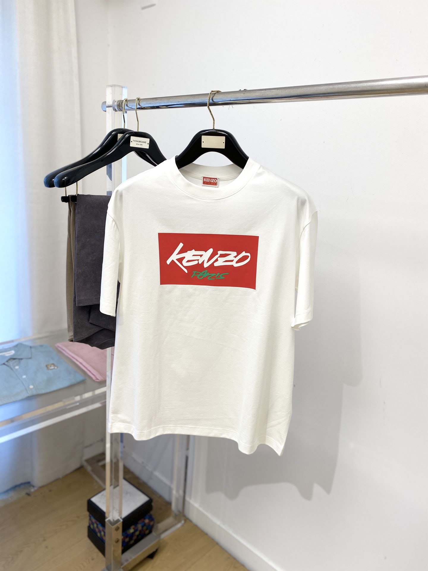 NO:550279,KENZO, 2025 new short-sleeved T-shirt, handsome and fashionable, top-grade printed letter logo on the chest, simple and versatile style. Fabric cotton is not only crisp, maintains a fashionable silhouette, but also comfortable to wear, and the yarn is more delicate, the number M-3XL, T-shirt,tees, t-shirt,alexander wang19860909KENZO、2025新品短袖T恤,帅气时尚,胸前顶级印胶字母logo,简约百搭款.面料棉 不仅挺括,保持潮流的廓形,又穿着舒适,纱织更细腻,码数M-3XL,,T-shirt,tees，t-shirt,alexander wang,Men's clothing