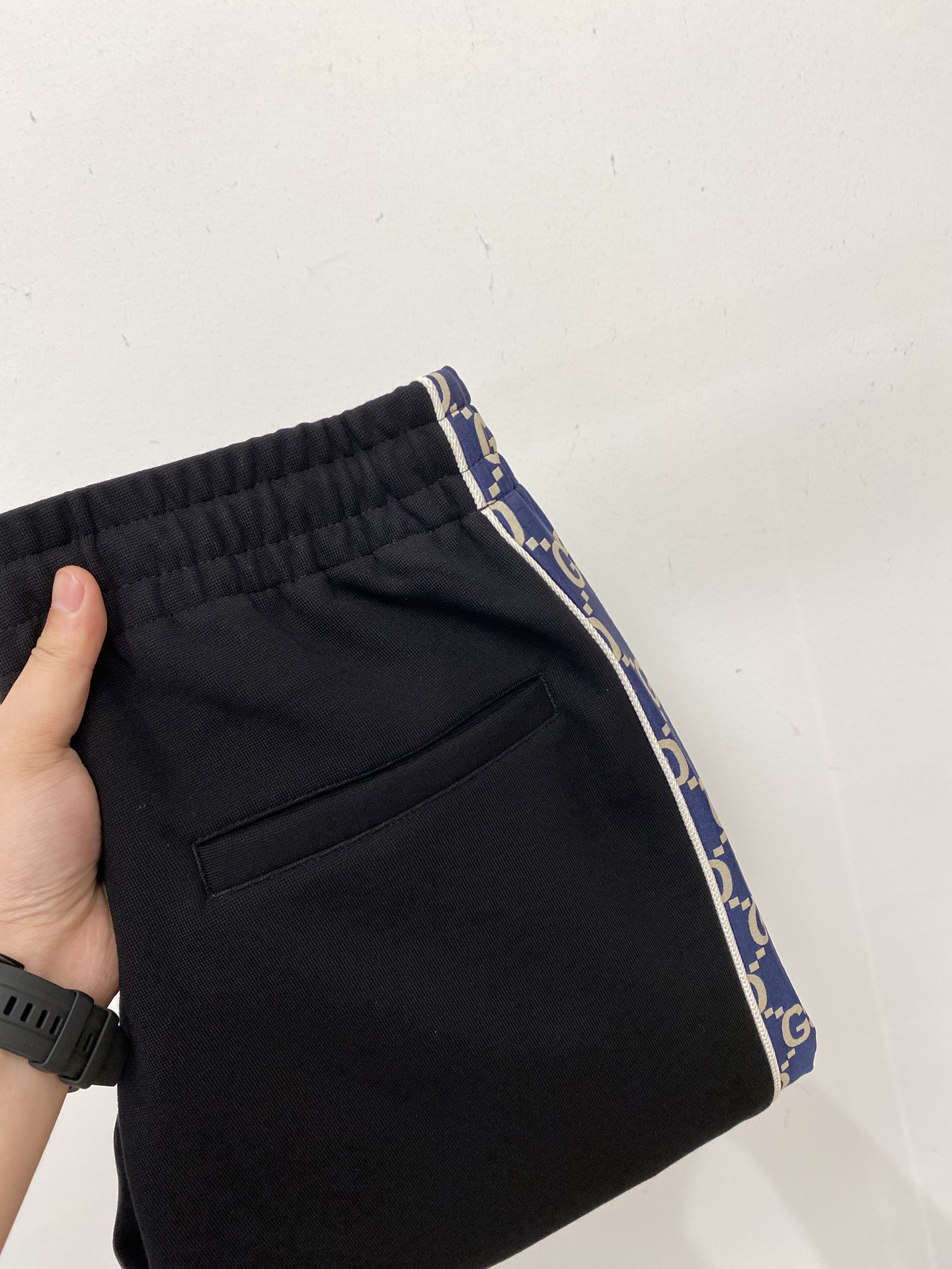 NO:564755,Gucci, 2025 popular casual pants, high elasticity, slimming, simple and versatile, popular style, fine workmanship, every stitch can be seen attentiveness, favorite of many celebrities and Internet celebrities, elongating body proportions!  Slightly elastic ^_^Comfortable fabric Details Body size M-3XL,,alexander wang19860909古奇、2025爆款休闲裤 高弹显瘦必爆简约百搭爆款,做工精细,每一针都看得到用心,超多明星网红最爱 拉长身材比例哦！微弹 ^_^舒适面料 细节体码数M-3XL,,alexander wang,Men's clothing