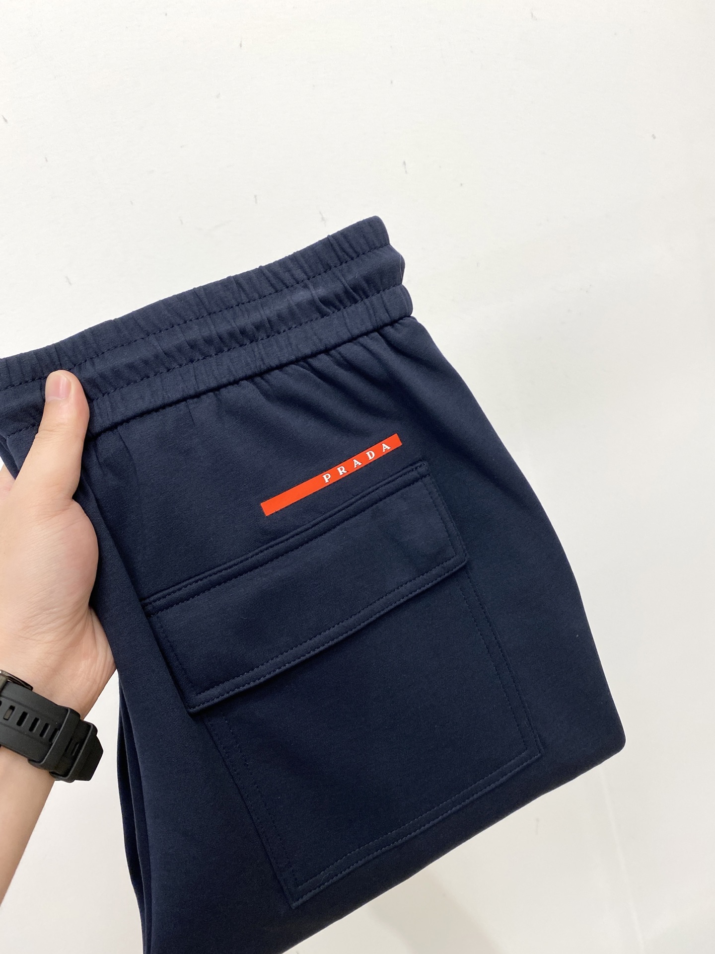 NO:564691,Prada, 2025 popular casual pants, high elasticity, slimming, simple and versatile, popular style, fine workmanship, every stitch can be seen attentiveness, favorite of many celebrities and Internet celebrities, elongating body proportions!  Slightly elastic ^_^Comfortable fabric Details Body size M-4XL, prada, alexander wang19860909普拉达、2025爆款休闲裤 高弹显瘦必爆简约百搭爆款,做工精细,每一针都看得到用心,超多明星网红最爱 拉长身材比例哦！微弹 ^_^舒适面料 细节体码数M-4XL,,prada,alexander wang,Men's clothing