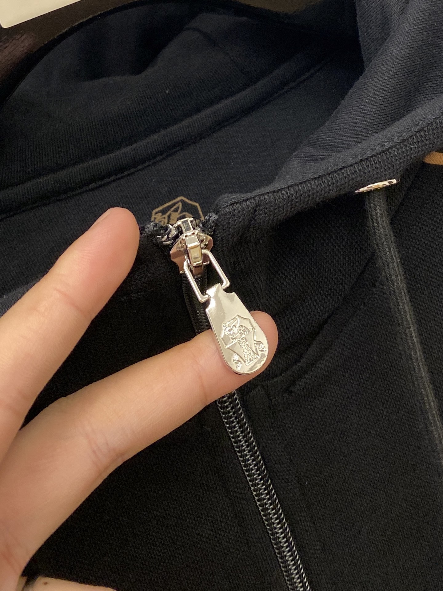 Brunello Cucinelli、2025新品卫衣外套，时尚帅气，胸前精致刺绣图案logo，简约百搭