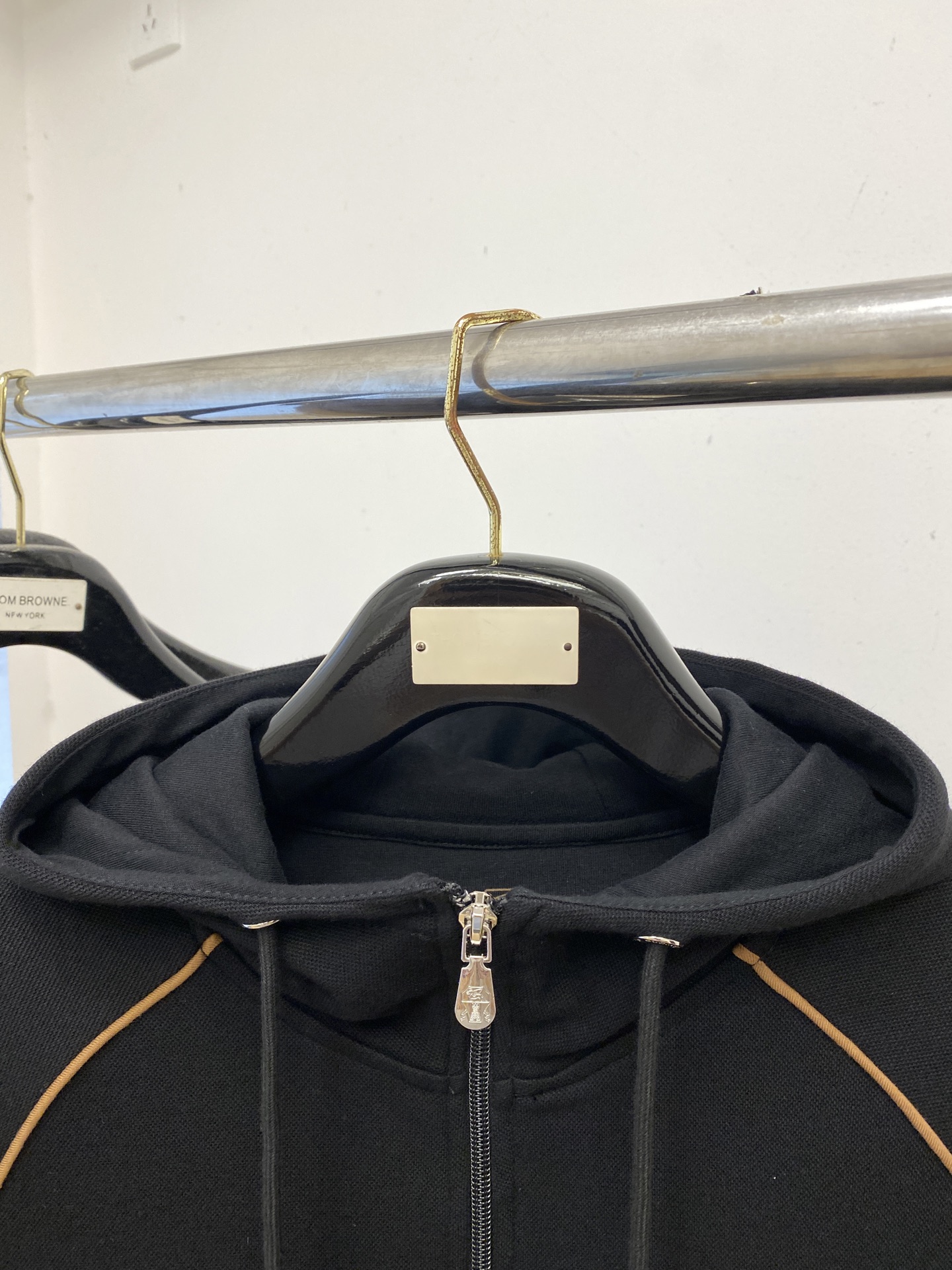 Brunello Cucinelli、2025新品卫衣外套，时尚帅气，胸前精致刺绣图案logo，简约百搭