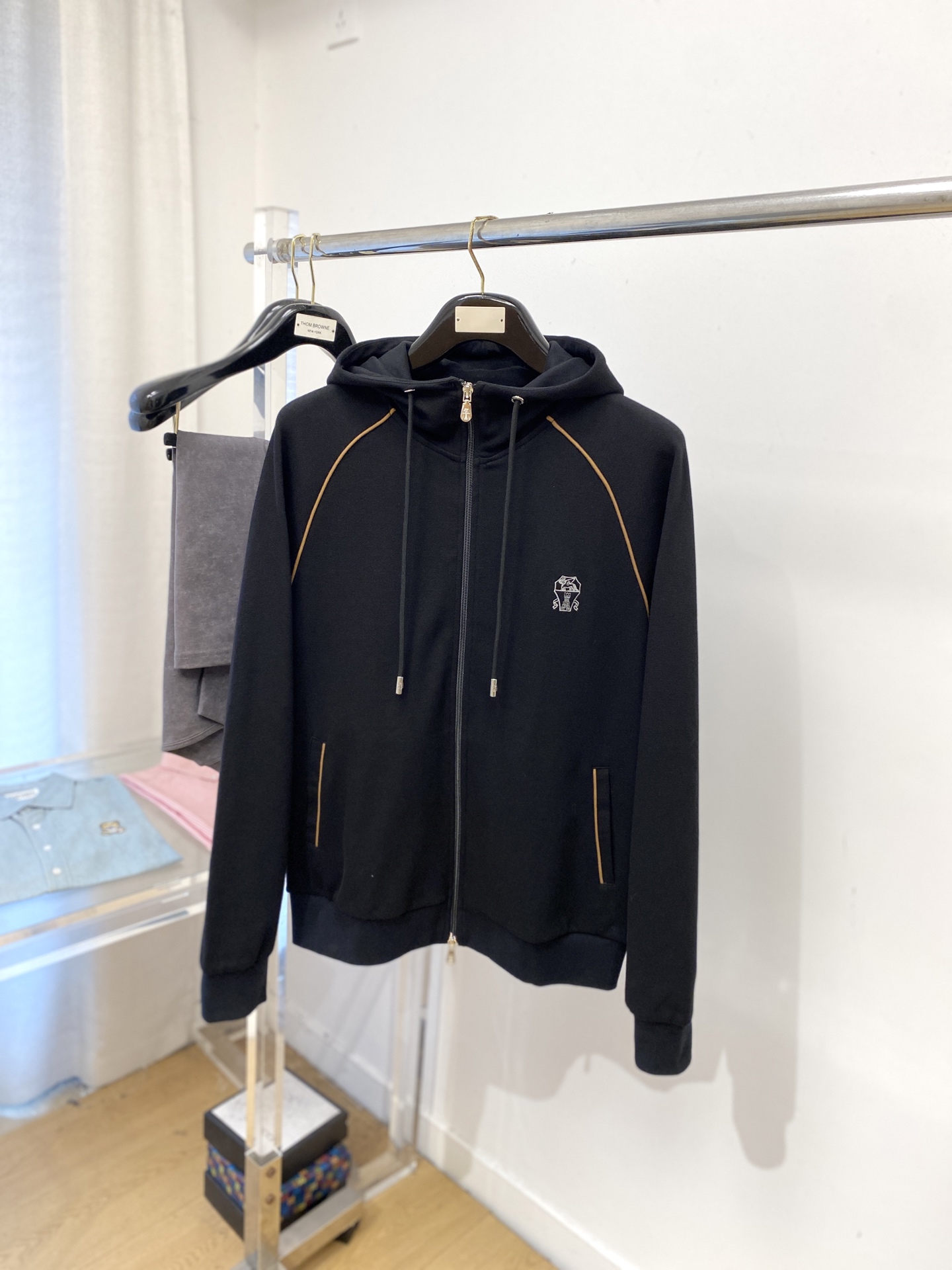 Brunello Cucinelli、2025新品卫衣外套，时尚帅气，胸前精致刺绣图案logo，简约百搭