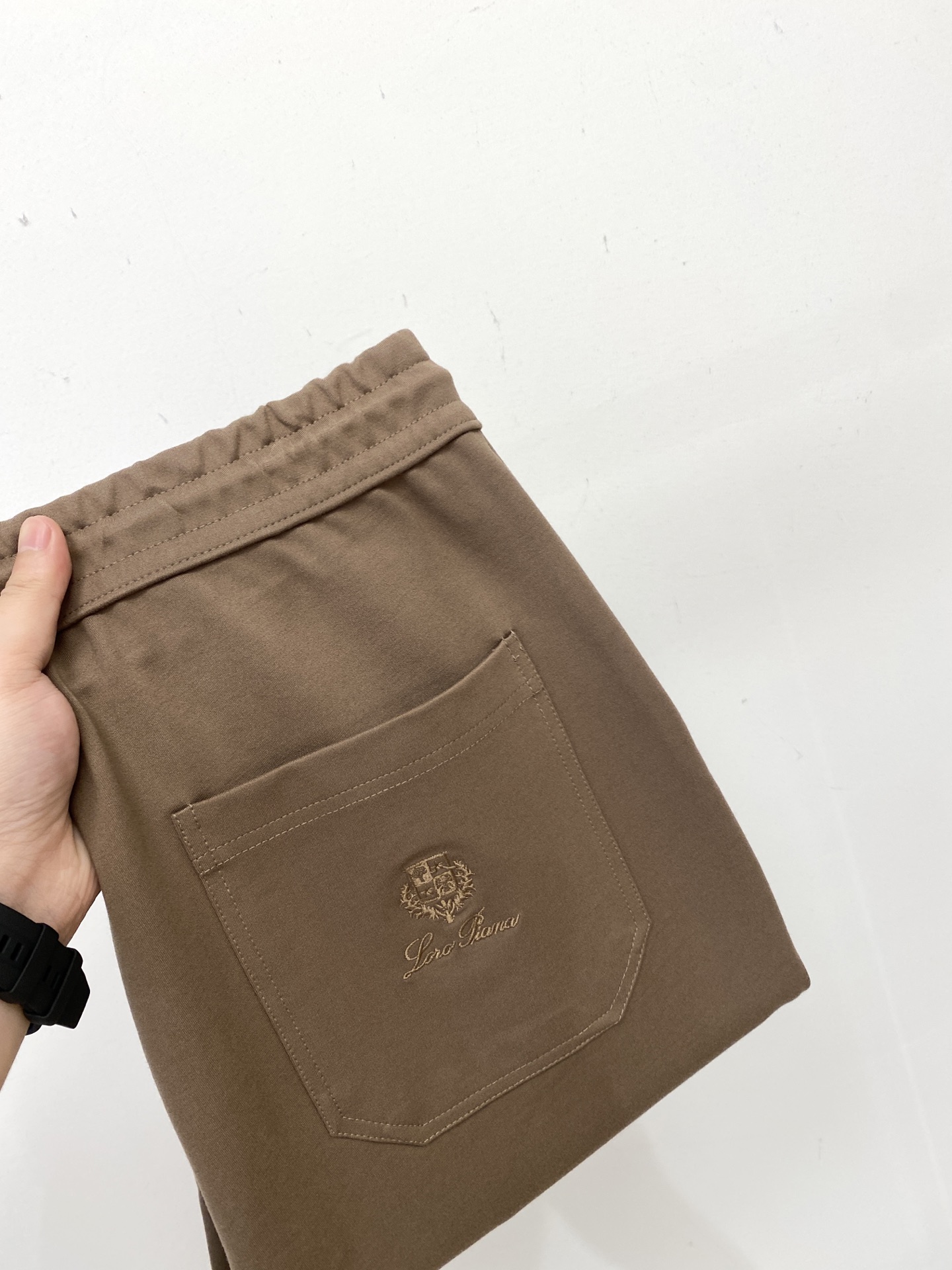 NO:564668,LP, 2025 popular casual pants, high elasticity, slimming, simple and versatile, popular style, fine workmanship, every stitch can be seen attentive, favorite of many celebrities and Internet celebrities, elongating body proportions!  Slightly elastic ^_^Comfortable fabric Details Body size M-3XL,,loro piana,alexander wang19860909LP、2025爆款休闲裤 高弹显瘦必爆简约百搭爆款,做工精细,每一针都看得到用心,超多明星网红最爱 拉长身材比例哦！微弹 ^_^舒适面料 细节体码数M-3XL,,loro piana,alexander wang,Men's clothing