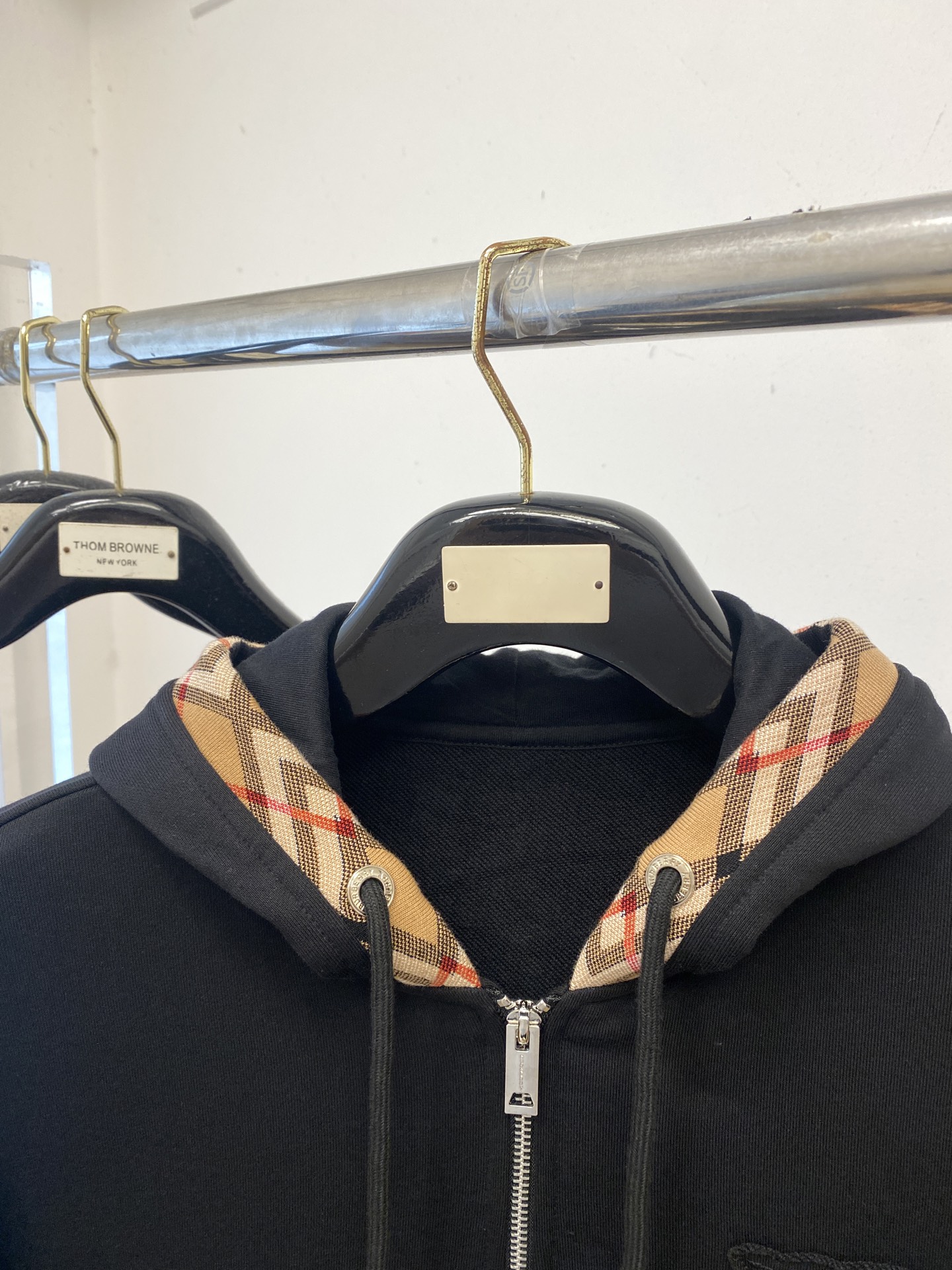 巴宝莉、2025新品卫衣外套，时尚帅气，胸前精致刺绣图案logo，简约百搭款，定制原版面料，不仅挺括，保