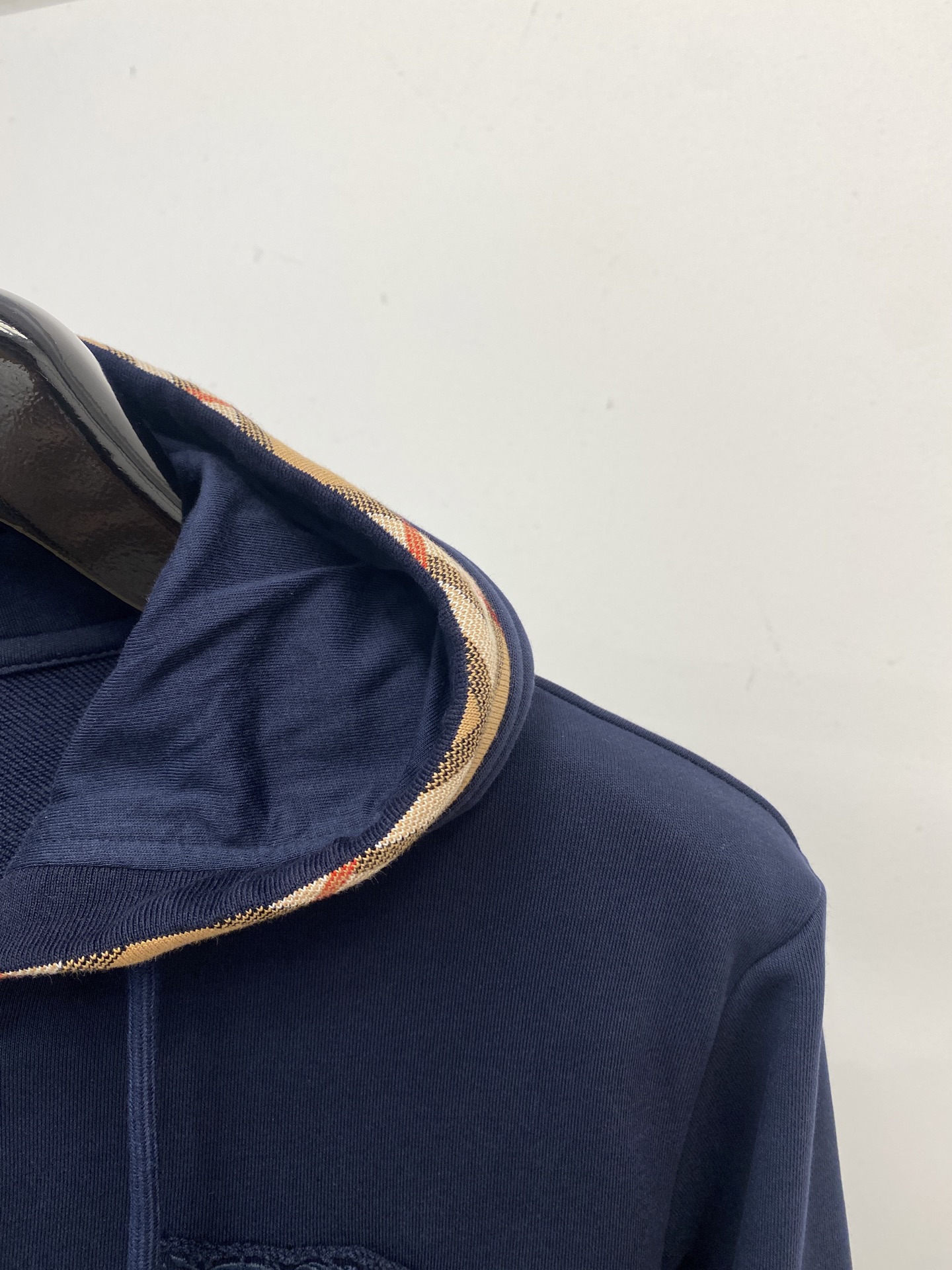 巴宝莉、2025新品卫衣外套，时尚帅气，胸前精致刺绣图案logo，简约百搭款，定制原版面料，不仅挺括，保