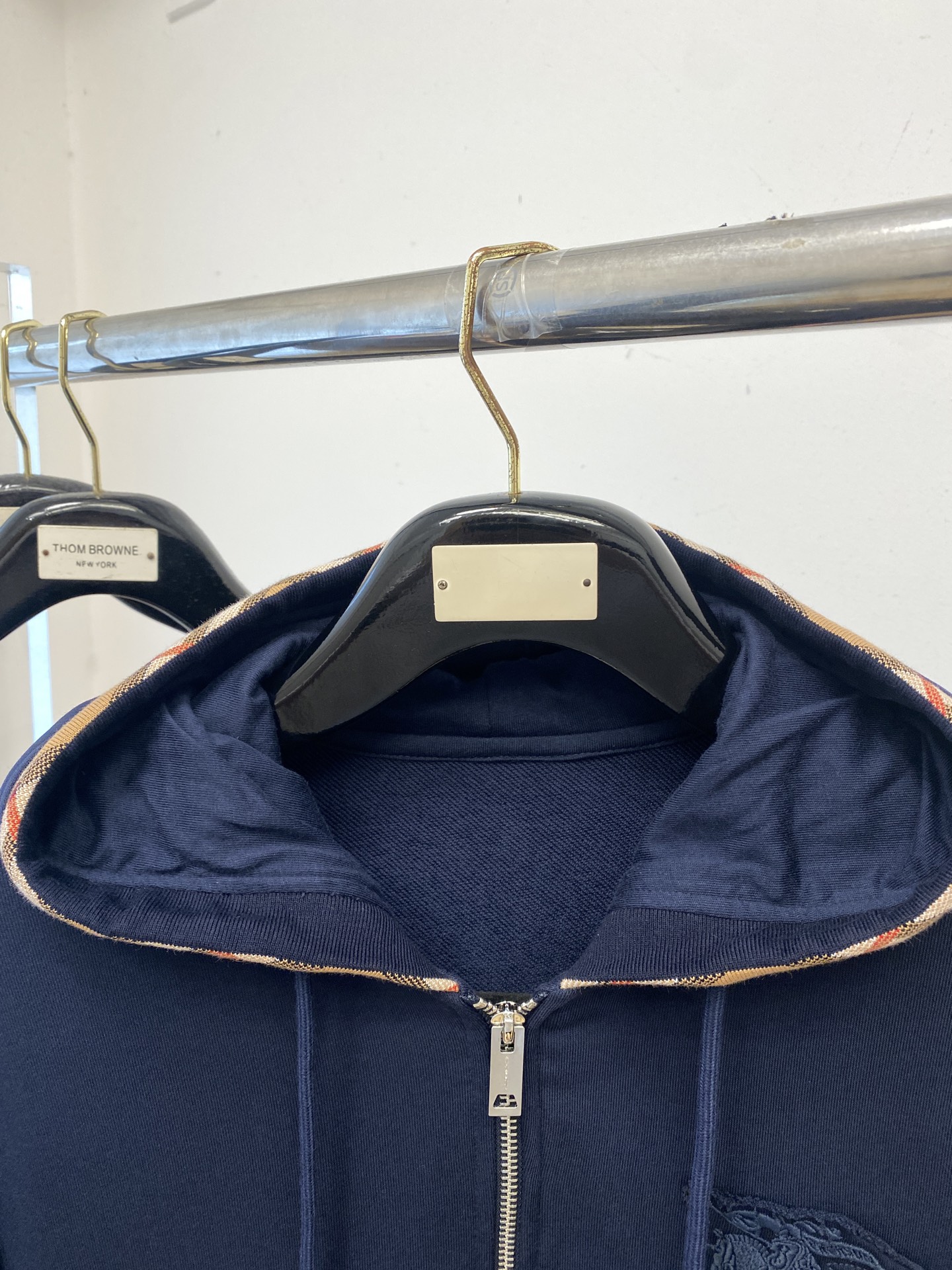 巴宝莉、2025新品卫衣外套，时尚帅气，胸前精致刺绣图案logo，简约百搭款，定制原版面料，不仅挺括，保