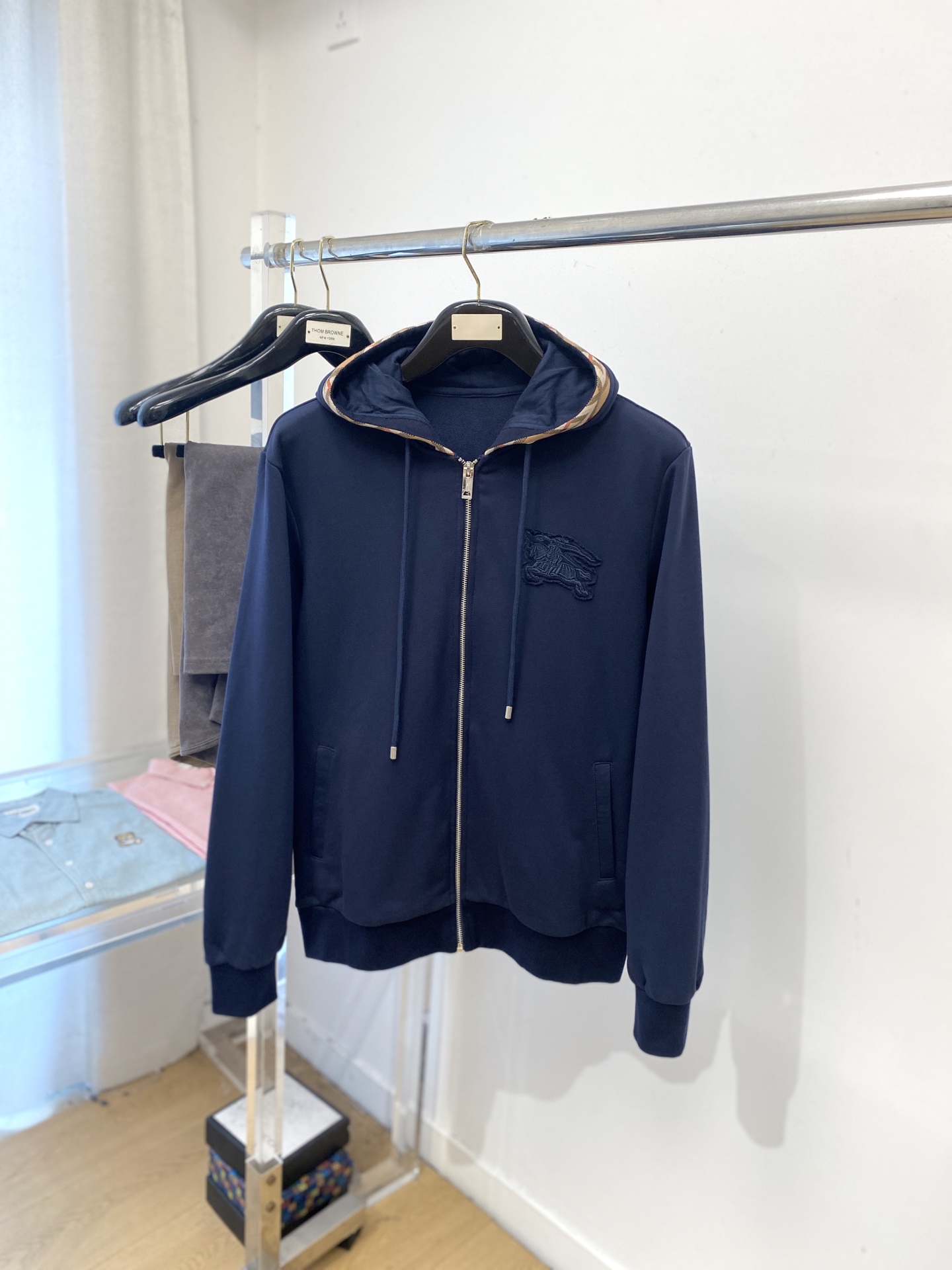 巴宝莉、2025新品卫衣外套，时尚帅气，胸前精致刺绣图案logo，简约百搭款，定制原版面料，不仅挺括，保