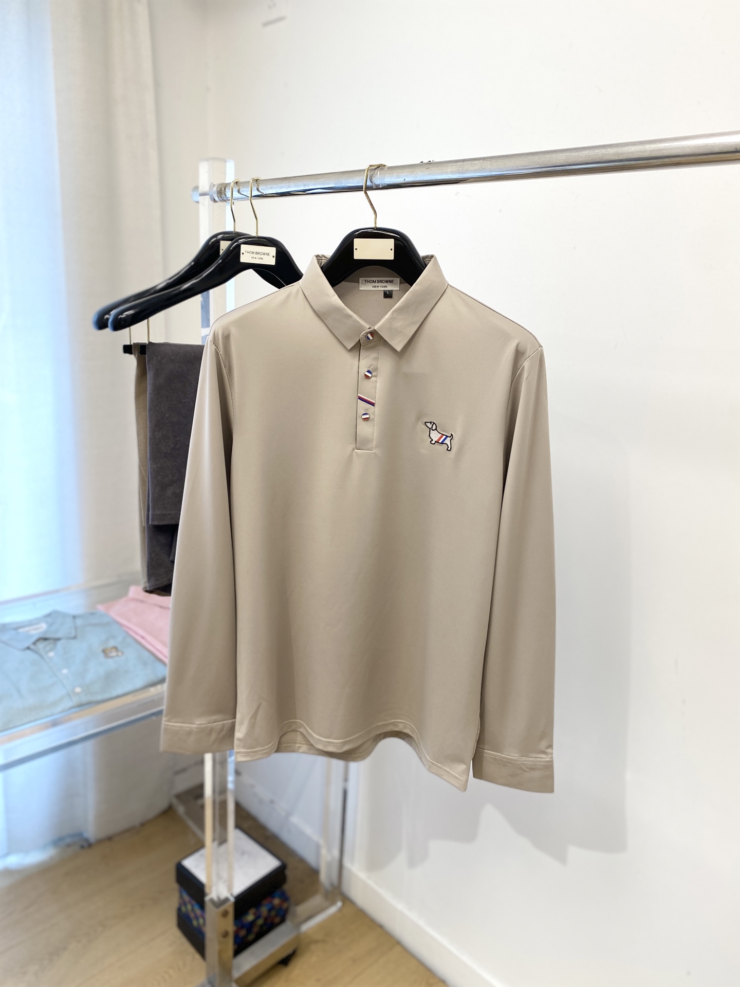 NO:567349,TB, 2025 new long-sleeved sweatshirt, handsome and fashionable, with exquisite embroidered logo pattern on the chest, simple and versatile. The fabric cotton is not only crisp and maintains the trendy silhouette, but also comfortable to wear, and the yarn is more delicate. Size M-4XL,, hoodie, sweatshirts, alexander wang19860909TB、2025新品长袖卫衣,帅气时尚,胸前精致刺绣图案logo,简约百搭款.面料棉 不仅挺括,保持潮流的廓形,又穿着舒适,纱织更细腻,码数M-4XL,,hoodie,sweatshirts,alexander wang,Men's clothing