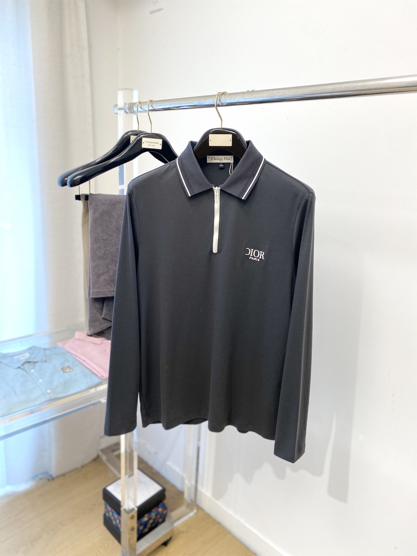 NO:567354,Dior, 2025 new long-sleeved sweatshirt, handsome and fashionable, with exquisite embroidered letter logo on the chest, simple and versatile. The fabric cotton is not only crisp and maintains the trendy silhouette, but also comfortable to wear, and the yarn is more delicate. Size M-4XL, dior, hoodie, sweatshirts, alexander wang19860909迪奥、2025新品长袖卫衣,帅气时尚,胸前精致刺绣字母logo,简约百搭款.面料棉 不仅挺括,保持潮流的廓形,又穿着舒适,纱织更细腻,码数M-4XL,,dior,hoodie,sweatshirts,alexander wang,Men's clothing