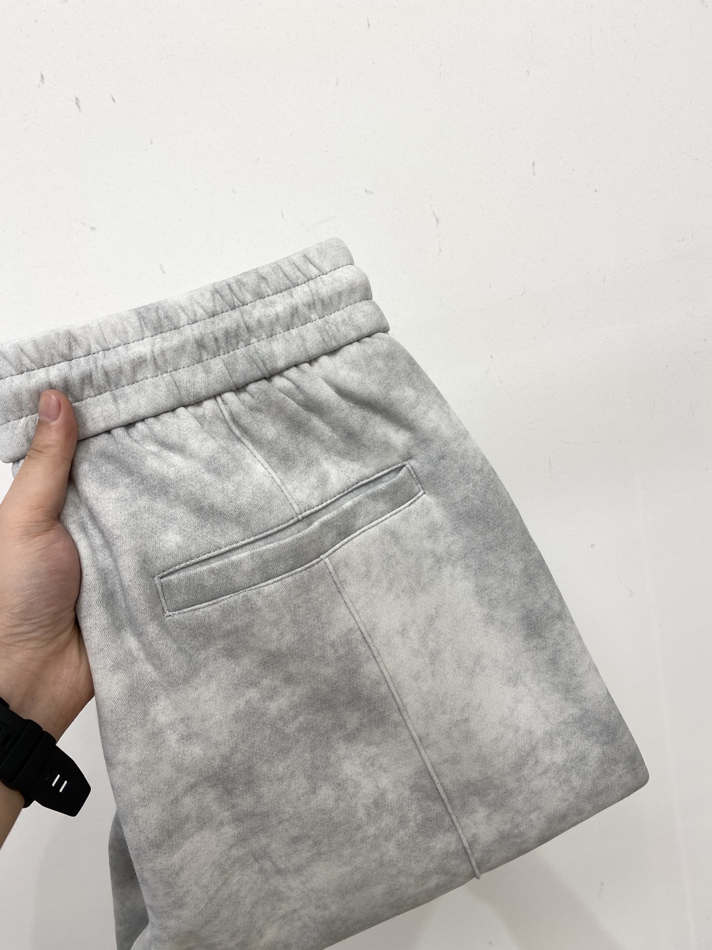 NO:567623,Prada, 2025 popular casual pants, high elasticity, slimming, simple and versatile, popular style, fine workmanship, every stitch can be seen attentiveness, favorite of many celebrities and Internet celebrities, elongating body proportions!  Slightly elastic ^_^Comfortable fabric Details Body size M-3XL, prada, alexander wang19860909普拉达、2025爆款休闲裤 高弹显瘦必爆简约百搭爆款,做工精细,每一针都看得到用心,超多明星网红最爱 拉长身材比例哦！微弹 ^_^舒适面料 细节体码数M-3XL,,prada,alexander wang,Men's clothing