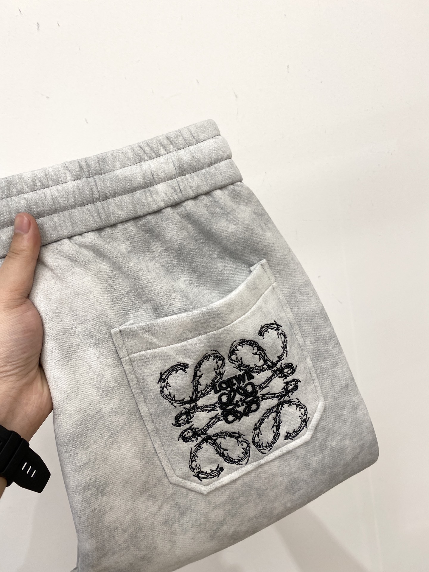 NO:567619,Luo Yiwei, 2025 popular casual pants, high elasticity, slimming, simple and versatile, popular style, fine workmanship, every stitch can be seen attentiveness, favorite of many celebrities and Internet celebrities, elongating body proportions!  Slightly elastic ^_^Comfortable fabric Details Body size M-3XL,,loewe,alexander wang19860909罗意威、2025爆款休闲裤 高弹显瘦必爆简约百搭爆款,做工精细,每一针都看得到用心,超多明星网红最爱 拉长身材比例哦！微弹 ^_^舒适面料 细节体码数M-3XL,,loewe,alexander wang,Men's clothing