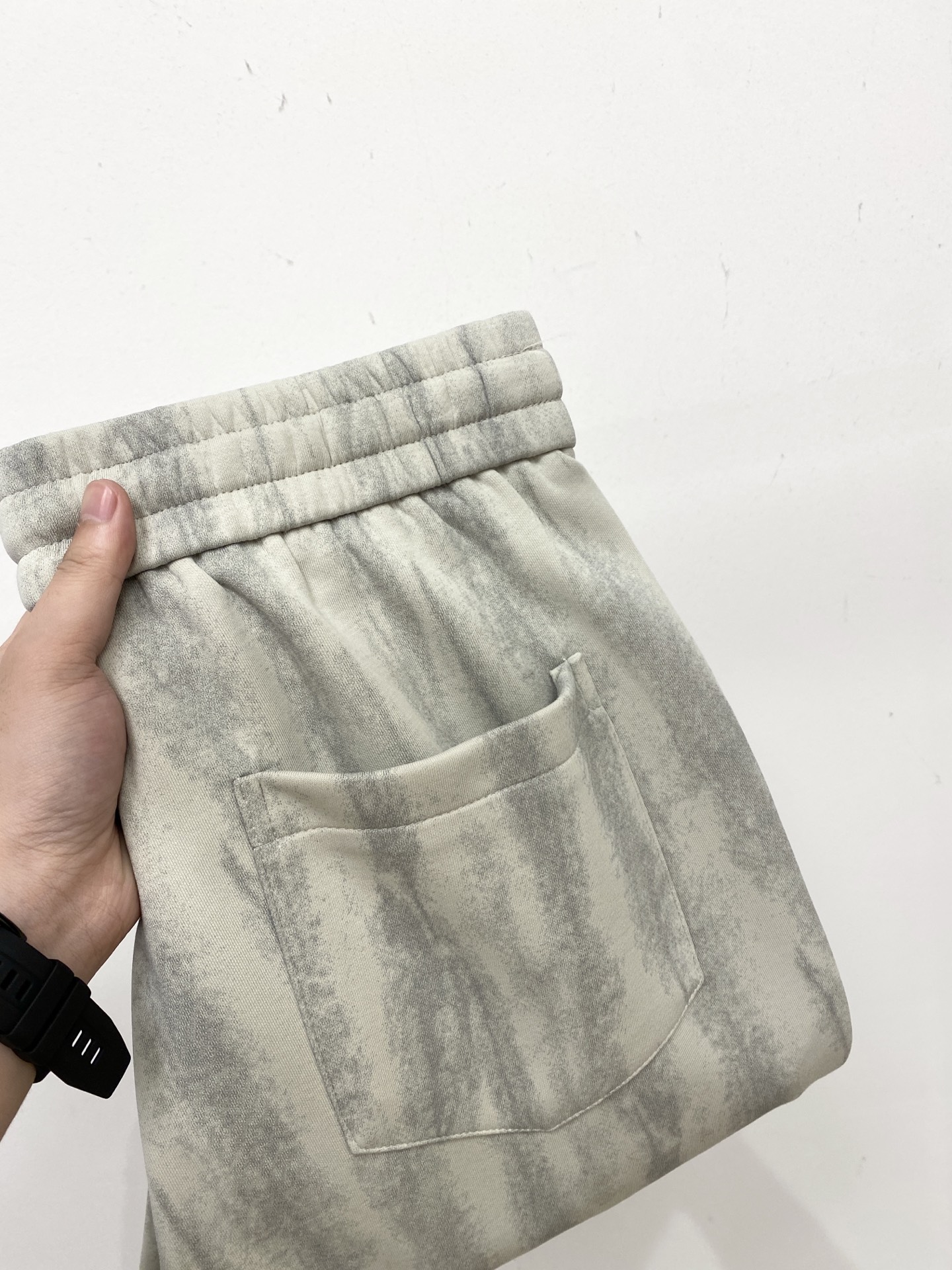 NO:567615,Croixin, the 2025 popular casual pants. High elasticity, slimming, simple and versatile. The workmanship is fine, and the care can be seen in every stitch. It is the favorite of many celebrities and Internet celebrities. It lengthens the body proportions!  Slightly elastic ^_^Comfortable fabric Details Body size M-3XL, chrome hearts, alexander wang19860909克罗心、2025爆款休闲裤 高弹显瘦必爆简约百搭爆款,做工精细,每一针都看得到用心,超多明星网红最爱 拉长身材比例哦！微弹 ^_^舒适面料 细节体码数M-3XL,,chrome hearts,alexander wang,Men's clothing