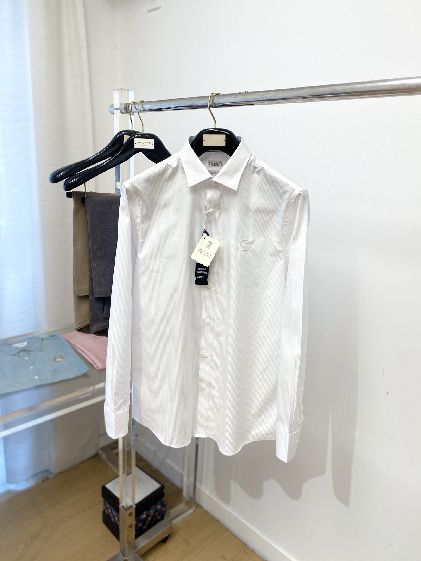 NO:567440,Brunello Cucinelli, 2025 new shirts, fashionable and handsome, simple and versatile, customized original fabric, not only crisp and trendy silhouette, but also comfortable to wear, more delicate yarn weaving, size S-2XL,, brunello cucinelli, shirts, alexander wang19860909Brunello Cucinelli、2025新品衬衫,时尚帅气,简约百搭款,定制原版面料,不仅挺括,保持潮流的廓形,又穿着舒适,纱织更细腻,码数S-2XL,,brunello cucinelli,shirts,alexander wang,Men's clothing