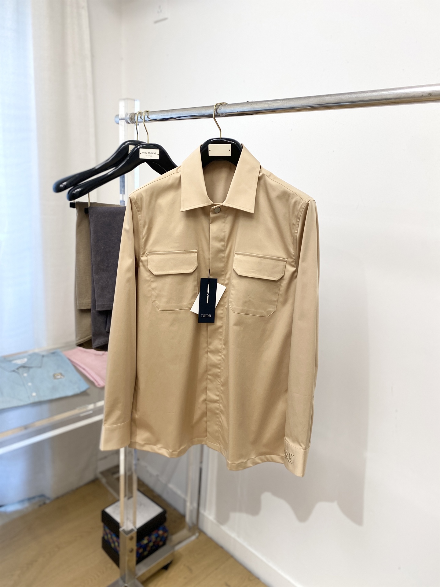 NO:567410,Dior, 2025 new shirt jacket, fashionable and handsome, simple and versatile, customized original fabric, not only crisp and trendy silhouette, but also comfortable to wear, more delicate yarn weaving, size S-2XL,, dior, jackets & coats, shirts, alexander wang19860909迪奥、2025新品衬衫外套,时尚帅气,简约百搭款,定制原版面料,不仅挺括,保持潮流的廓形,又穿着舒适,纱织更细腻,码数S-2XL,,dior,jackets & coats,shirts,alexander wang,Men's clothing