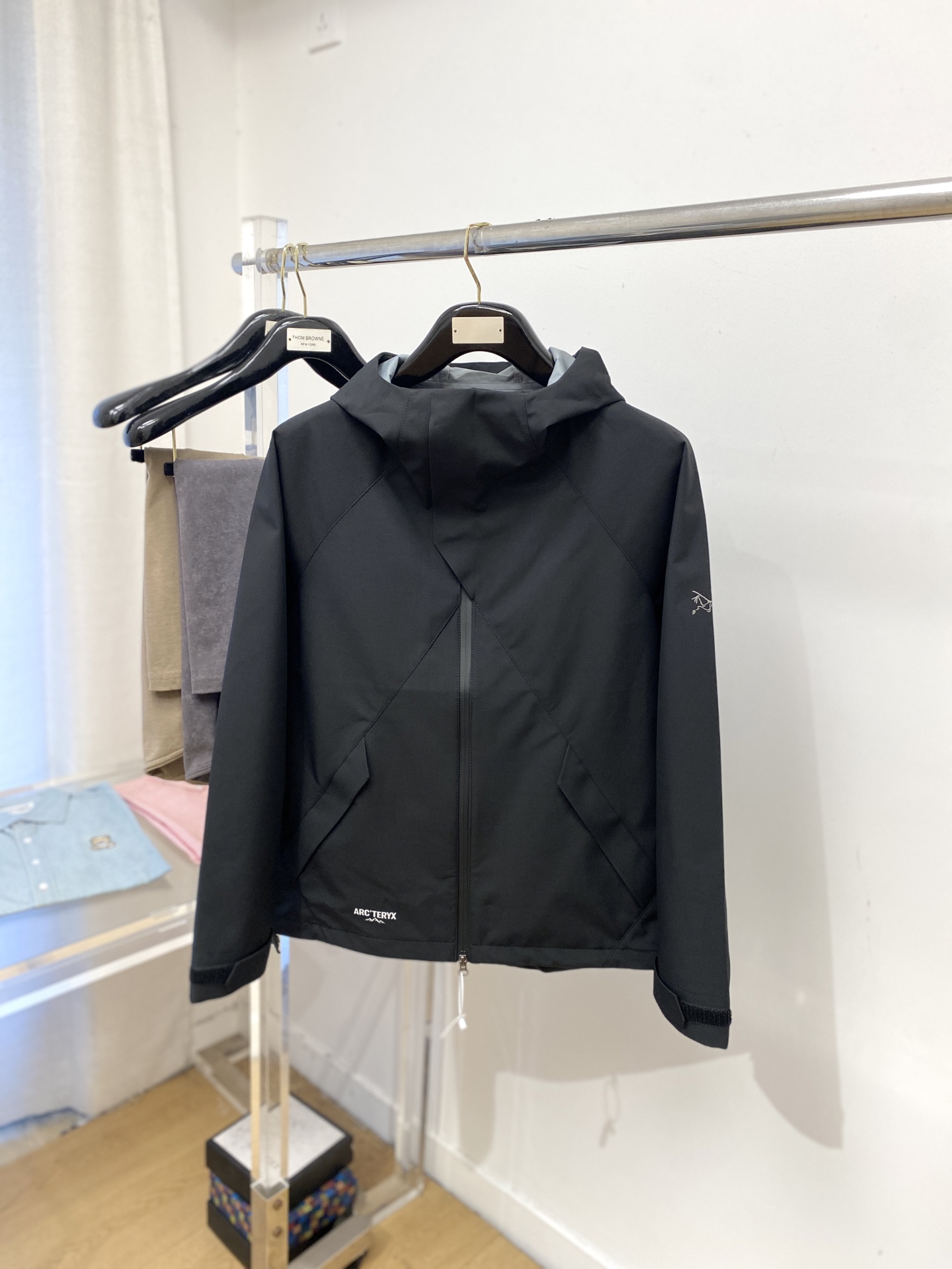 NO:567492,Arc'teryx, 2025 new jacket, fashionable and handsome, simple and versatile, top-notch printed logo on the cuffs, customized original fabric, not only crisp and trendy silhouette, but also comfortable to wear, more delicate yarn weaving, size M-3XL, arc'teryx, jackets & coats, jackets & coats, alexander wang19860909始祖鸟、2025新品夹克外套,时尚帅气,简约百搭款,袖口顶级印花图案logo,定制原版面料,不仅挺括,保持潮流的廓形,又穿着舒适,纱织更细腻,码数M-3XL,arc'teryx,jackets & coats,jackets & coats,alexander wang,Men's clothing