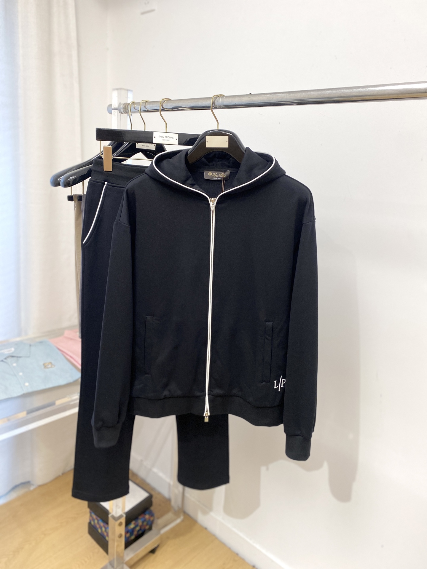 NO:567658,LP, 2025 latest product, fashionable casual suit, made of top-quality original fabrics, comfortable to wear, very good hygroscopicity and breathability, and super high color fastness!  It is very good whether worn inside or outside. Size M-3XL, loro piana, alexander wang19860909LP、2025最新品,时尚休闲套装,顶级原版面料打造,穿着舒适,吸湿性透气性都非常良好,色牢度超高！无论内搭还是外穿都非常出彩码数M-3XL,,loro piana,alexander wang,Men's clothing