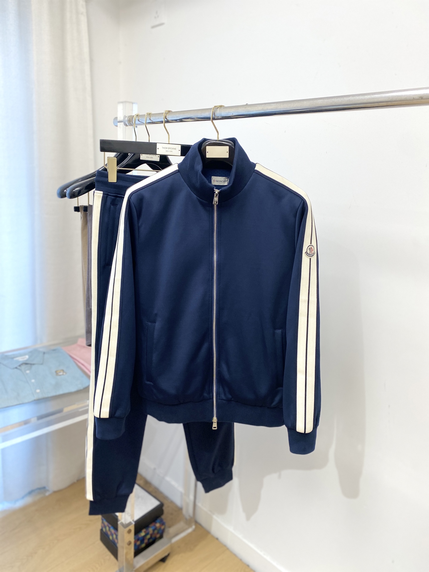 NO:567661,Mouth cover, the latest product in 2025, fashionable casual suit, made of top-quality original fabrics, comfortable to wear, very good hygroscopicity and breathability, and super high color fastness!  It is very colorful whether worn inside or outside. Size M-3XL, Moncler, alexander wang19860909蒙口、2025最新品,时尚休闲套装,顶级原版面料打造,穿着舒适,吸湿性透气性都非常良好,色牢度超高！无论内搭还是外穿都非常出彩码数M-3XL,,Moncler,alexander wang,Men's clothing