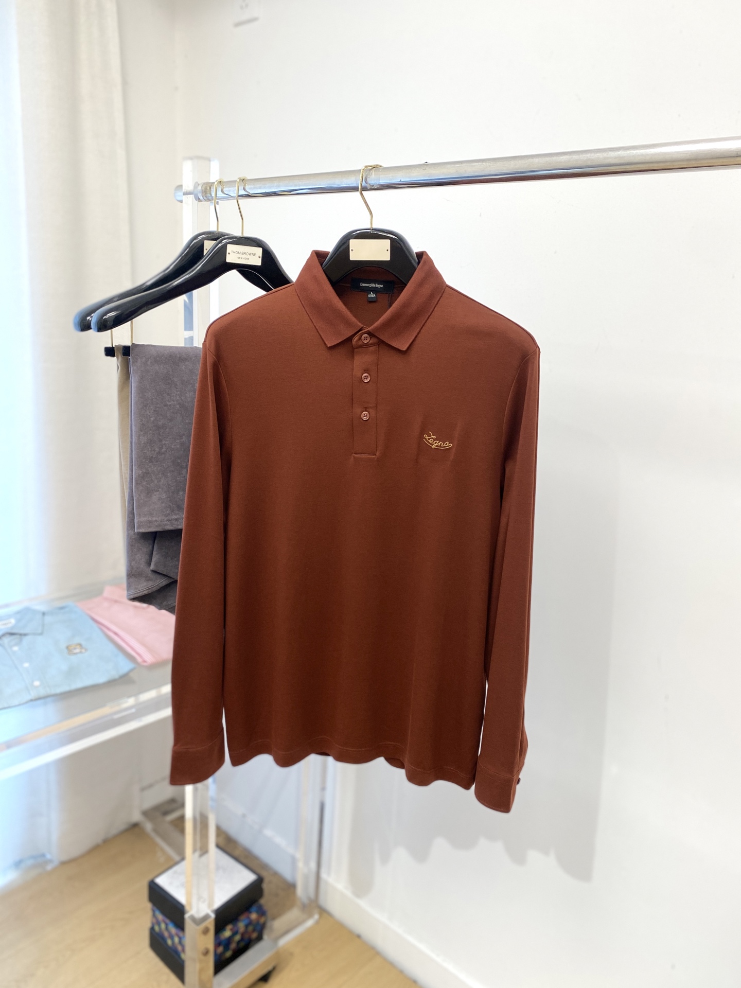 NO:567664,Zegna, 2025 new long-sleeved, handsome and fashionable, exquisite embroidered letter logo on the chest, simple and versatile. The fabric cotton is not only crisp and maintains the trendy silhouette, but also comfortable to wear, and the yarn is more delicate. The size is M-4XL,,zegna,alexander wang19860909杰尼亚、2025新品长袖,帅气时尚,胸前精致刺绣字母logo,简约百搭款.面料棉 不仅挺括,保持潮流的廓形,又穿着舒适,纱织更细腻,码数M-4XL,,zegna,alexander wang,Men's clothing