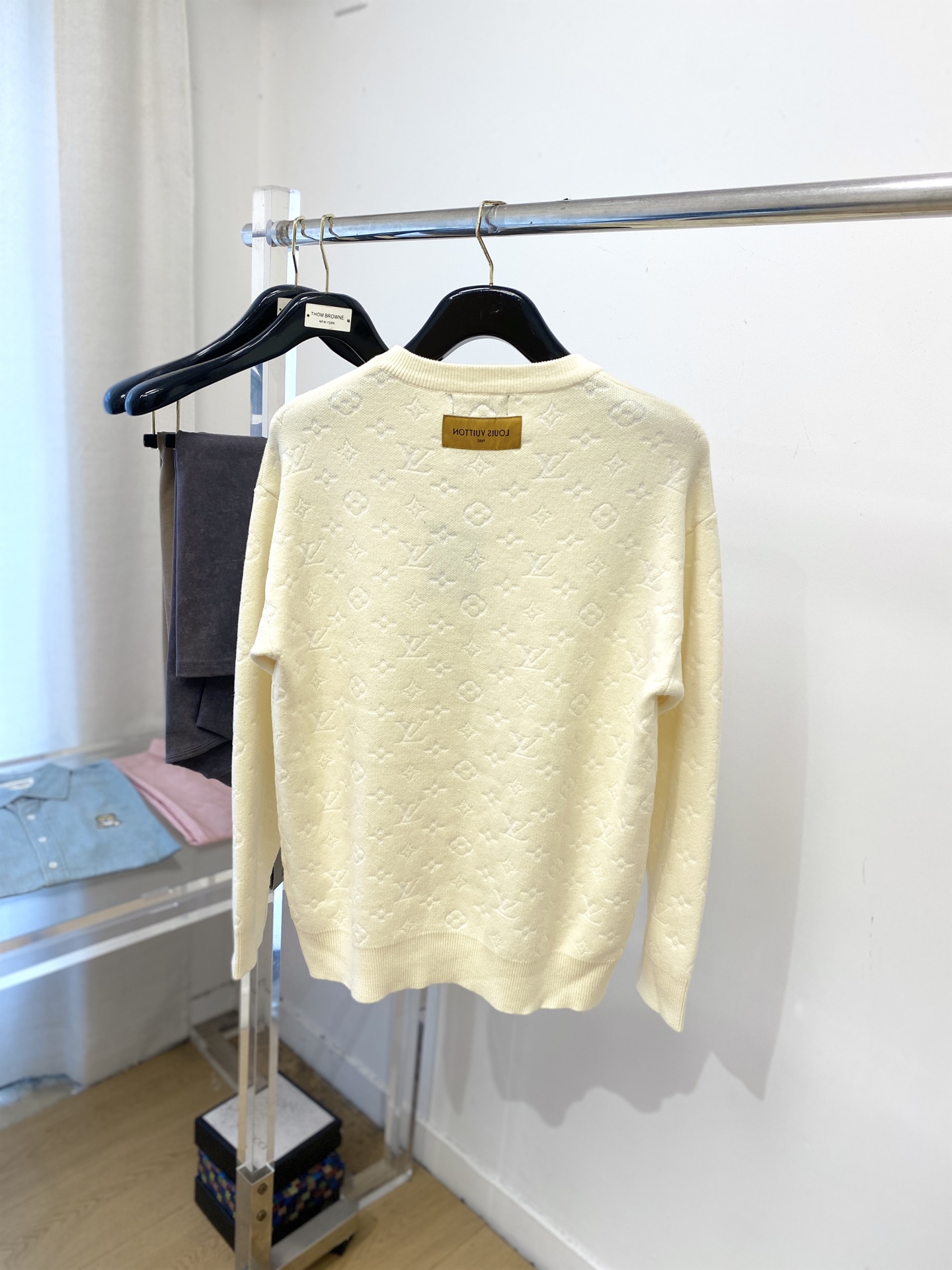 路易威登、2025新品羊毛衣 具有手感细腻柔软，可直接与肌肤接触，让暖心的纱线变化出细腻的质感，顶级工艺