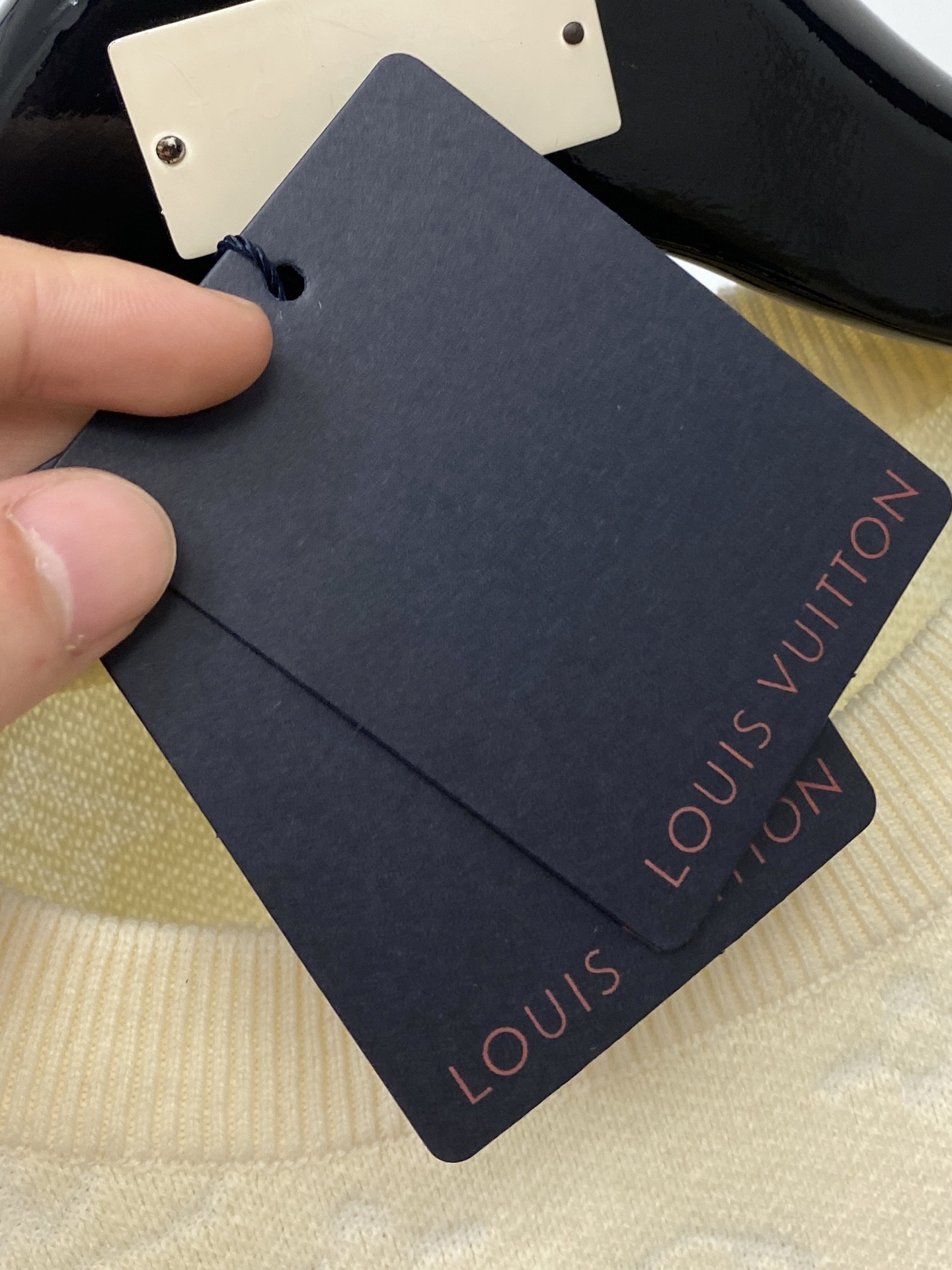 路易威登、2025新品羊毛衣 具有手感细腻柔软，可直接与肌肤接触，让暖心的纱线变化出细腻的质感，顶级工艺