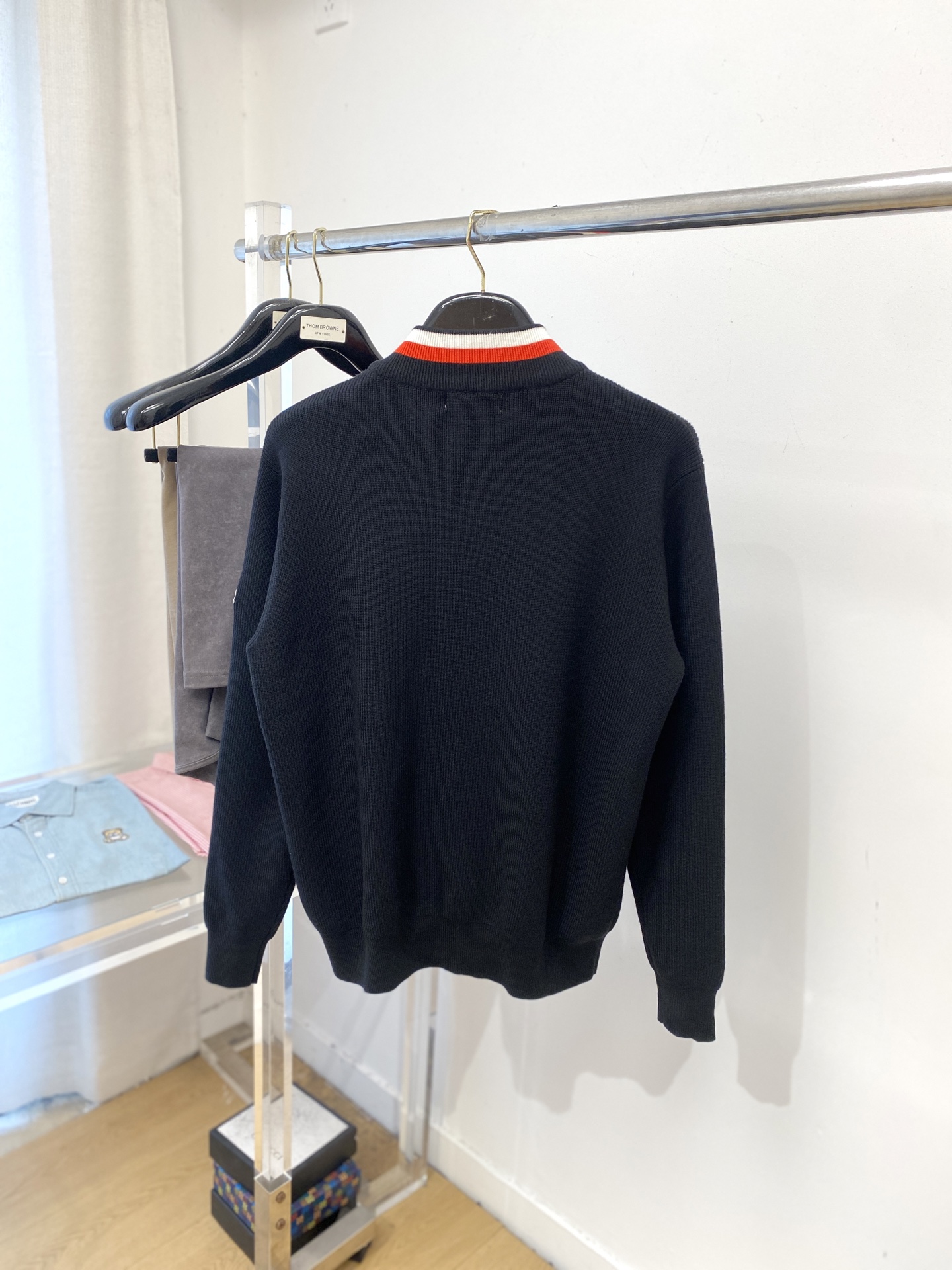 蒙口、2025新品羊毛衣 具有手感细腻柔软，可直接与肌肤接触，让暖心的纱线变化出细腻的质感，顶级工艺极具