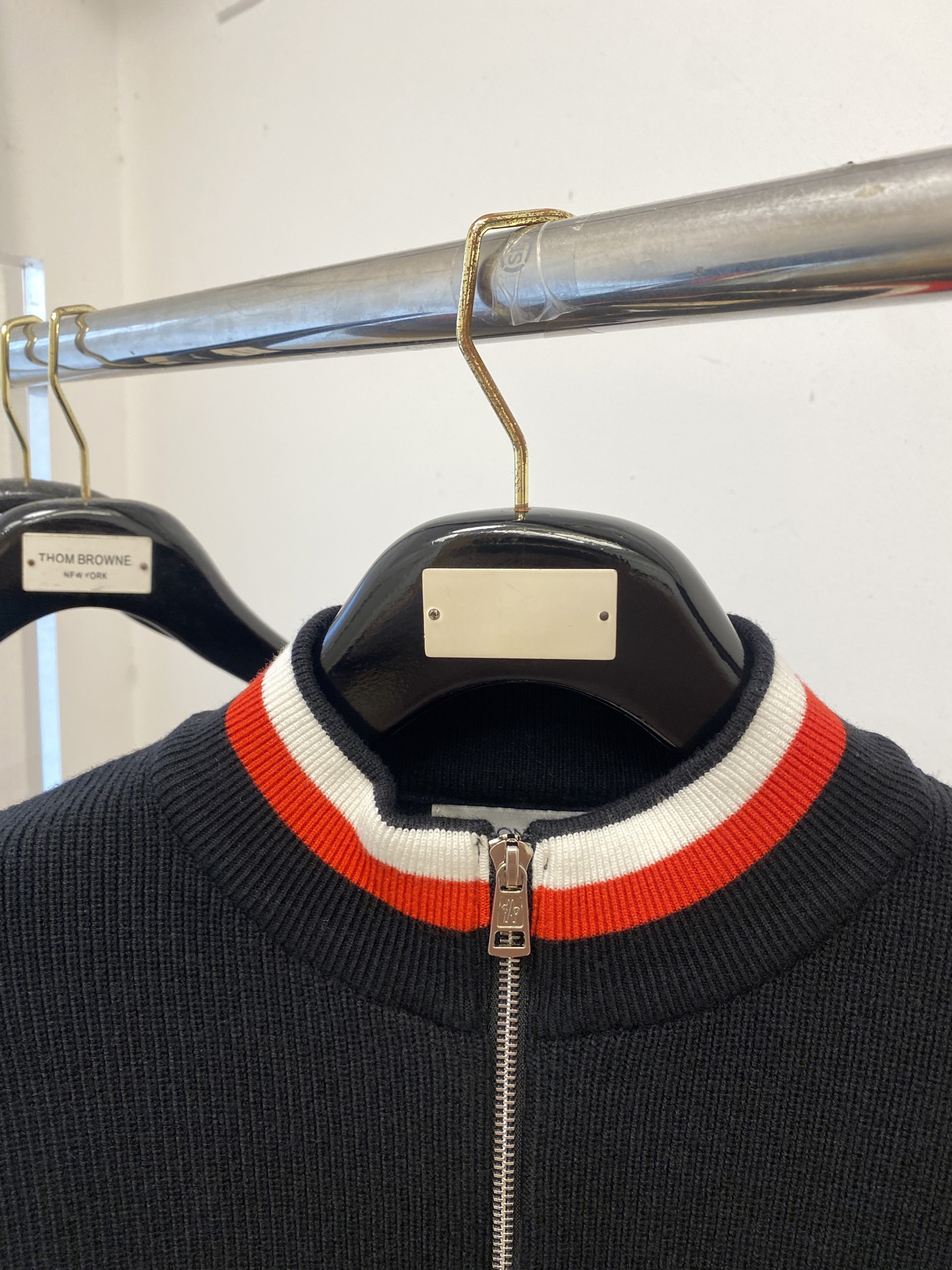 蒙口、2025新品羊毛衣 具有手感细腻柔软，可直接与肌肤接触，让暖心的纱线变化出细腻的质感，顶级工艺极具