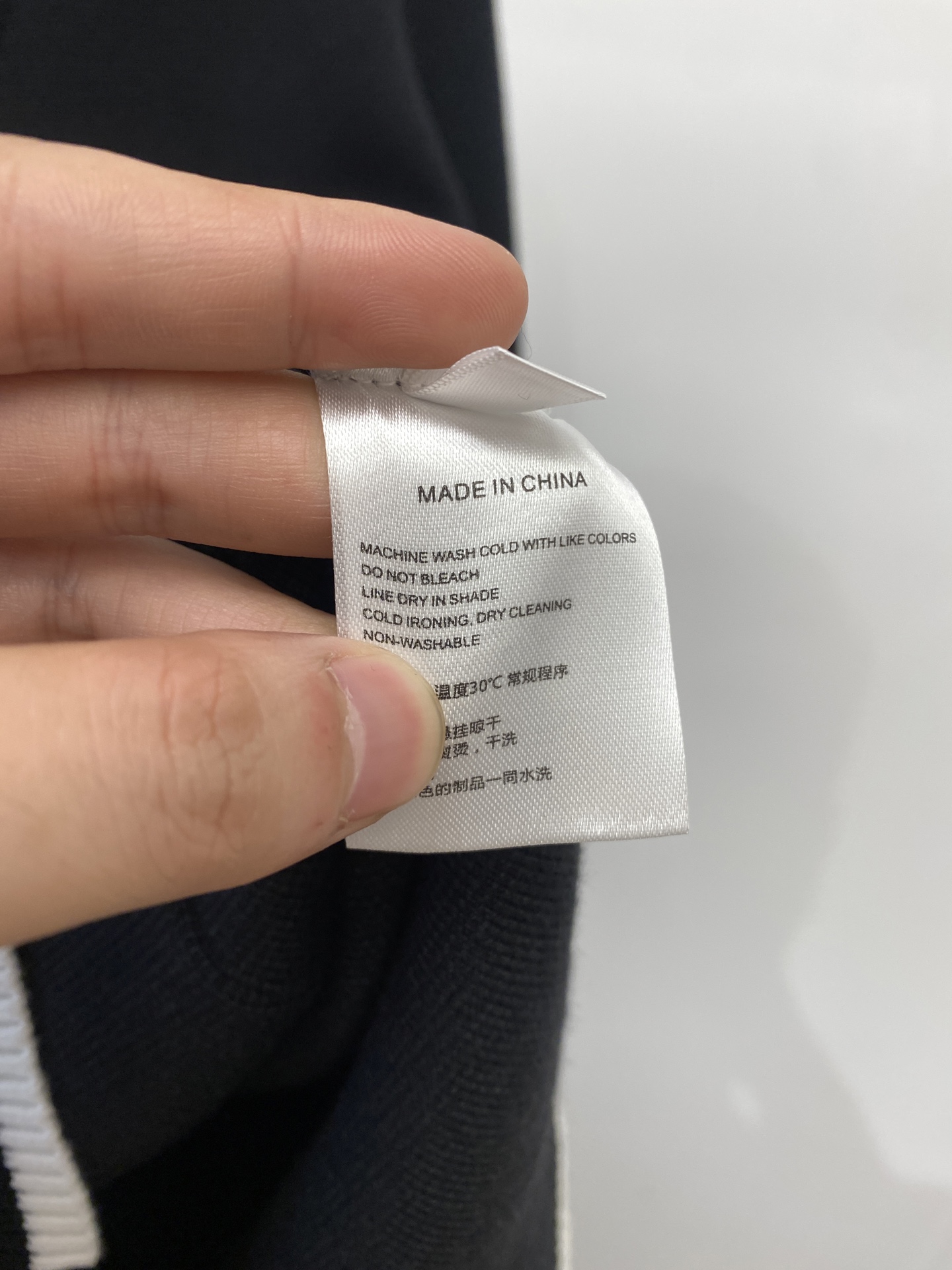 TB、2025新品开衫羊毛衣 具有手感细腻柔软，可直接与肌肤接触，让暖心的纱线变化出细腻的质感，顶级工艺