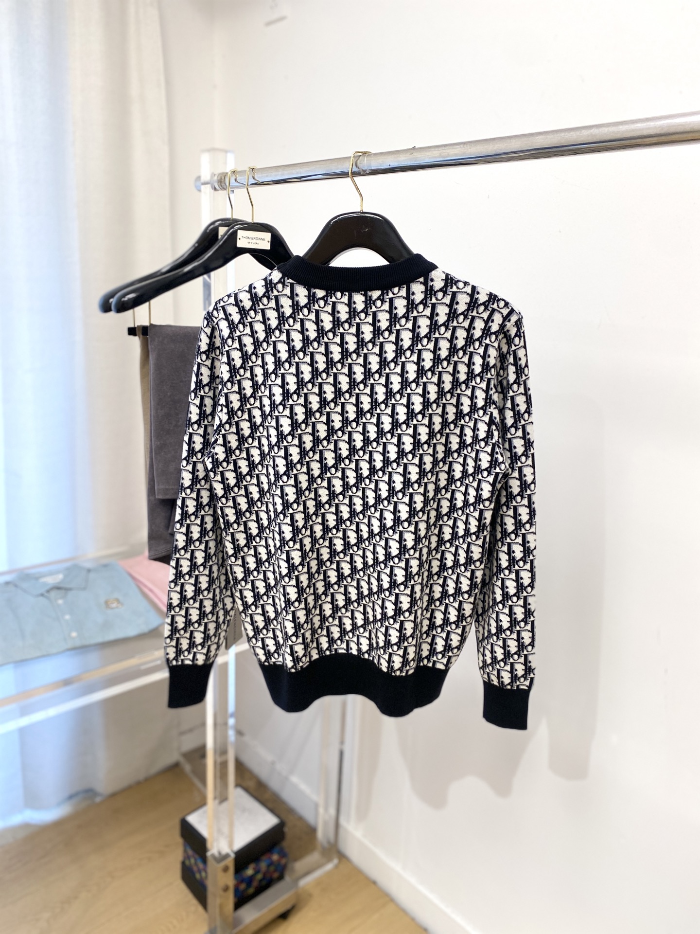 迪奥、2025新品羊毛衣 具有手感细腻柔软，可直接与肌肤接触，让暖心的纱线变化出细腻的质感，顶级工艺极具