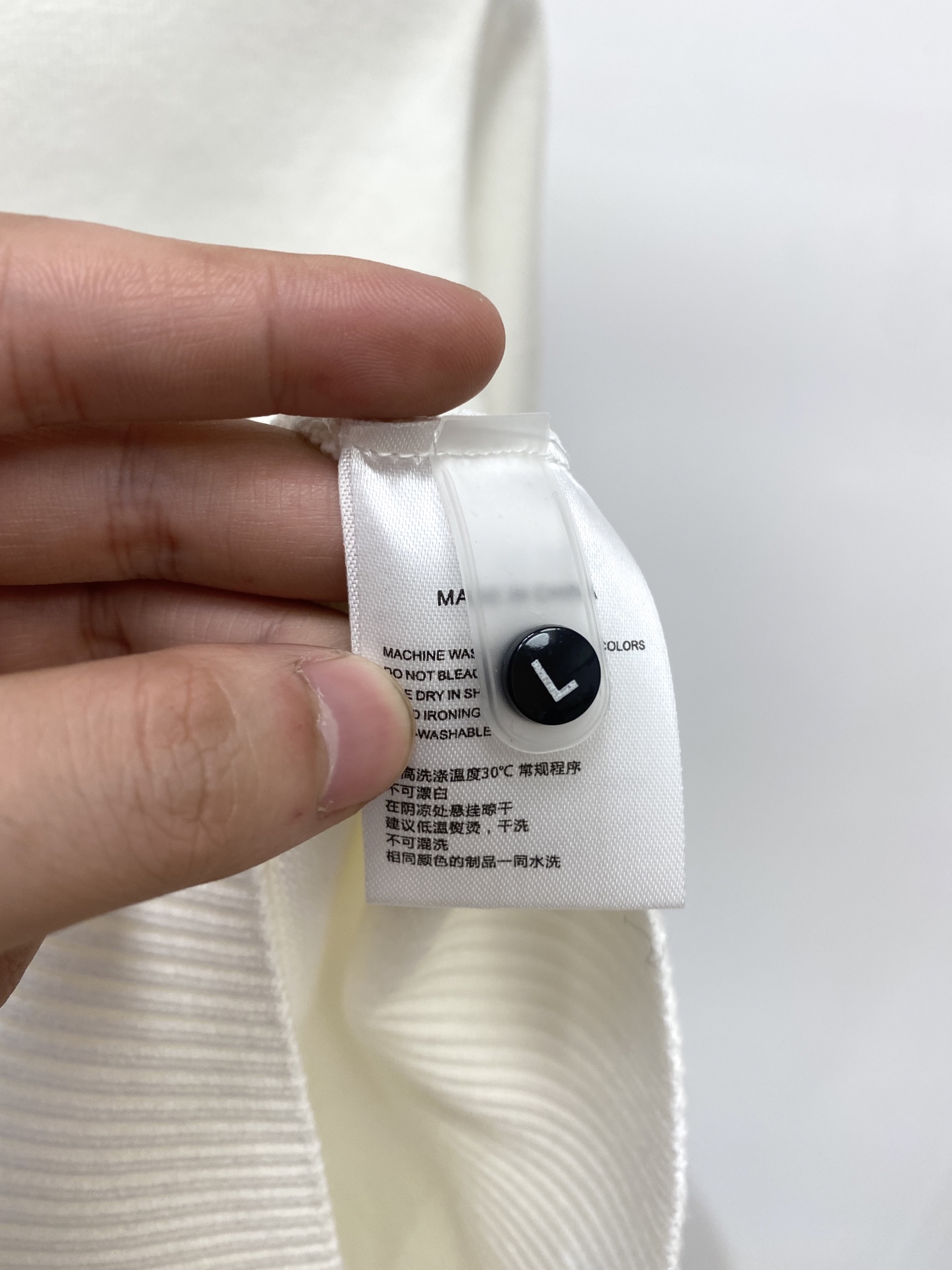 TB、2025新品羊毛衣 具有手感细腻柔软，可直接与肌肤接触，让暖心的纱线变化出细腻的质感，顶级工艺极具