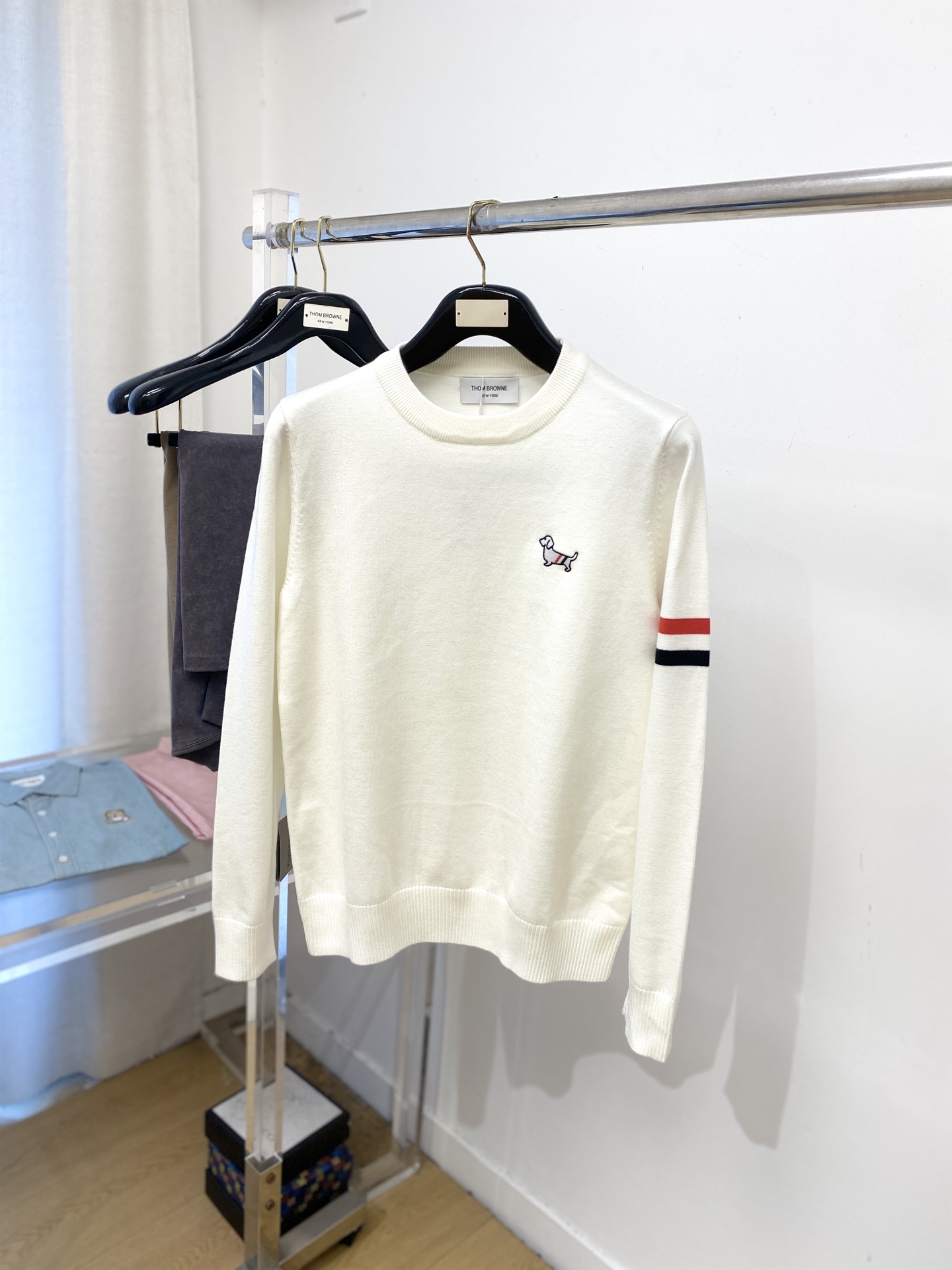 NO:567668,TB, 2025 new wool sweater has a delicate and soft feel, which can be directly contacted with the skin, allowing the warm yarn to change into a delicate texture. The top-notch craftsmanship is very distinctive and colorful, and the style is simple, elegant and exquisite. The three-dimensional tailoring design makes the entire sweater upper body full of youthful vitality and vitality. It is recommended to be a must-have for autumn and winter. Sizes M-3XL, sweaters, alexander wang19860909TB、2025新品羊毛衣 具有手感细腻柔软,可直接与肌肤接触,让暖心的纱线变化出细腻的质感,顶级工艺极具特色出彩,款式简约大方精美 立体剪裁的版型设计,让整款毛衣上身尽显青春活力和朝气,推荐款秋冬季穿搭必备.尺码M-3XL,,sweaters,alexander wang,Men's clothing