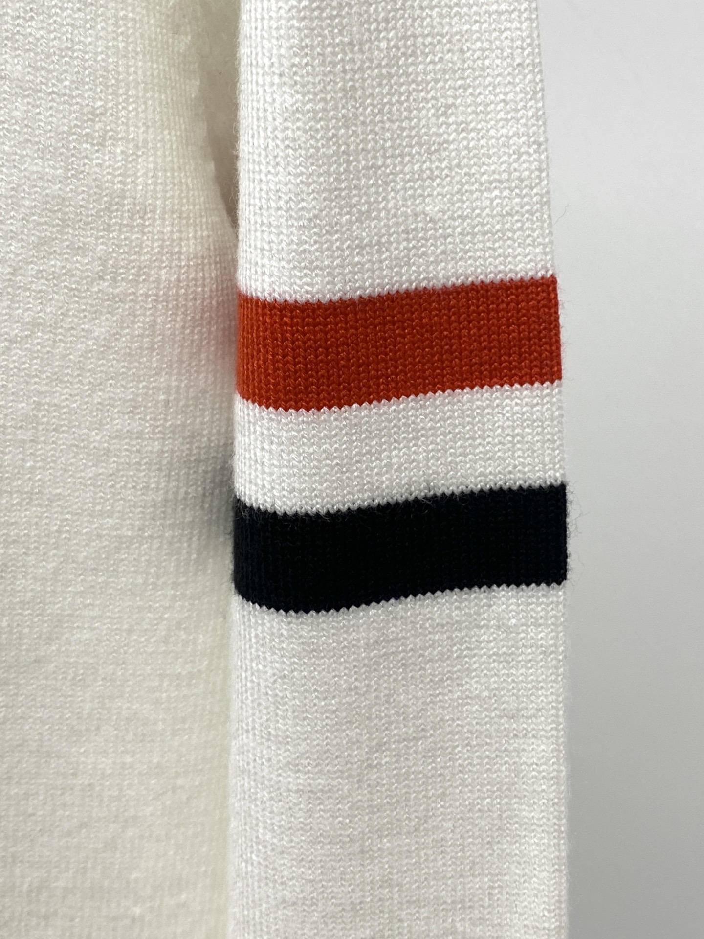 TB、2025新品羊毛衣 具有手感细腻柔软，可直接与肌肤接触，让暖心的纱线变化出细腻的质感，顶级工艺极具