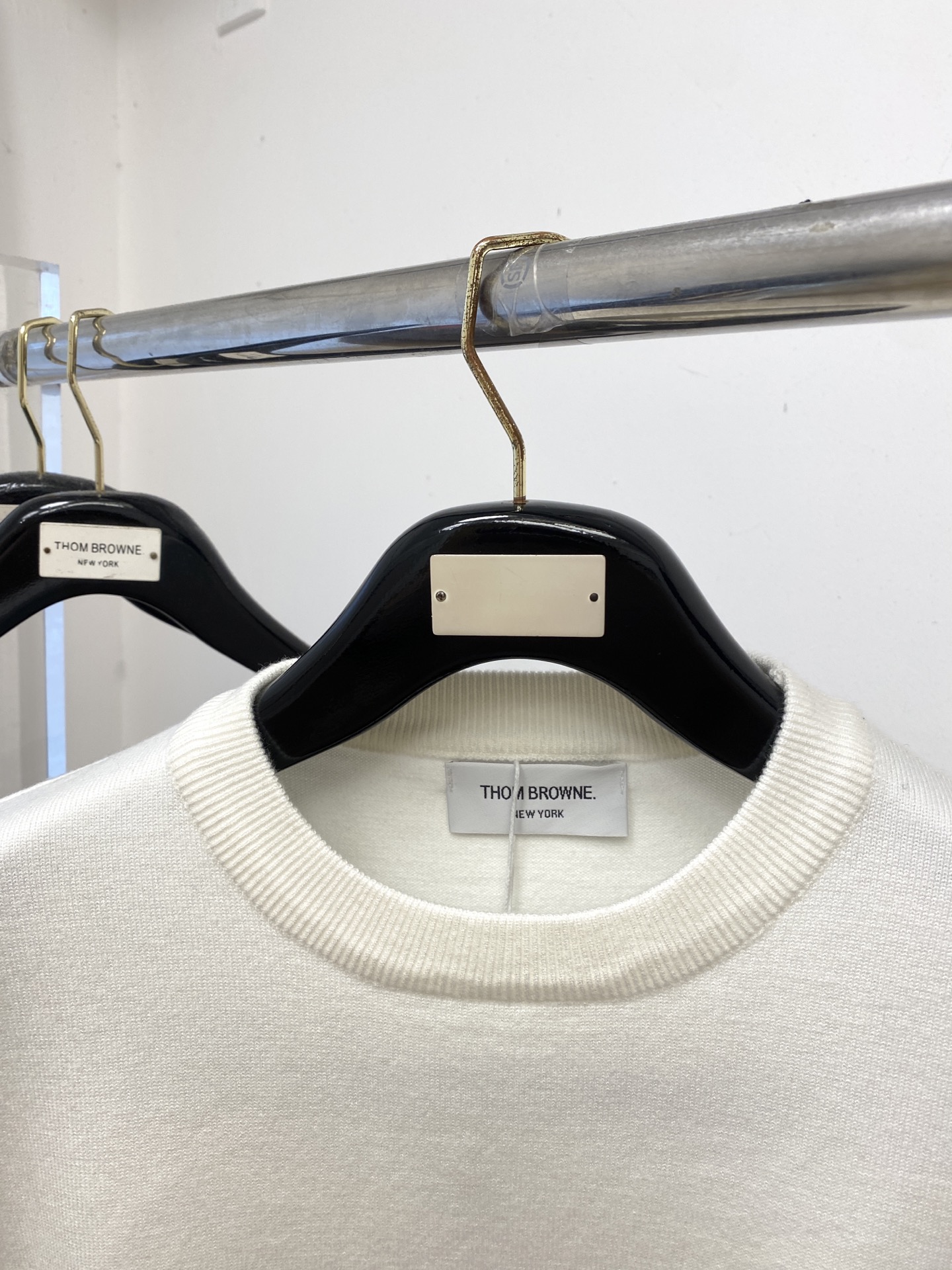 TB、2025新品羊毛衣 具有手感细腻柔软，可直接与肌肤接触，让暖心的纱线变化出细腻的质感，顶级工艺极具