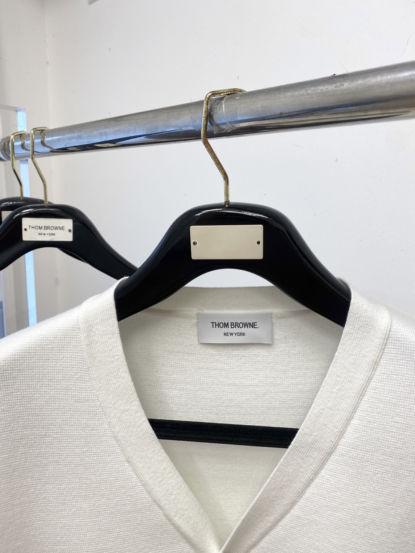 TB、2025新品开衫羊毛衣 具有手感细腻柔软，可直接与肌肤接触，让暖心的纱线变化出细腻的质感，顶级工艺