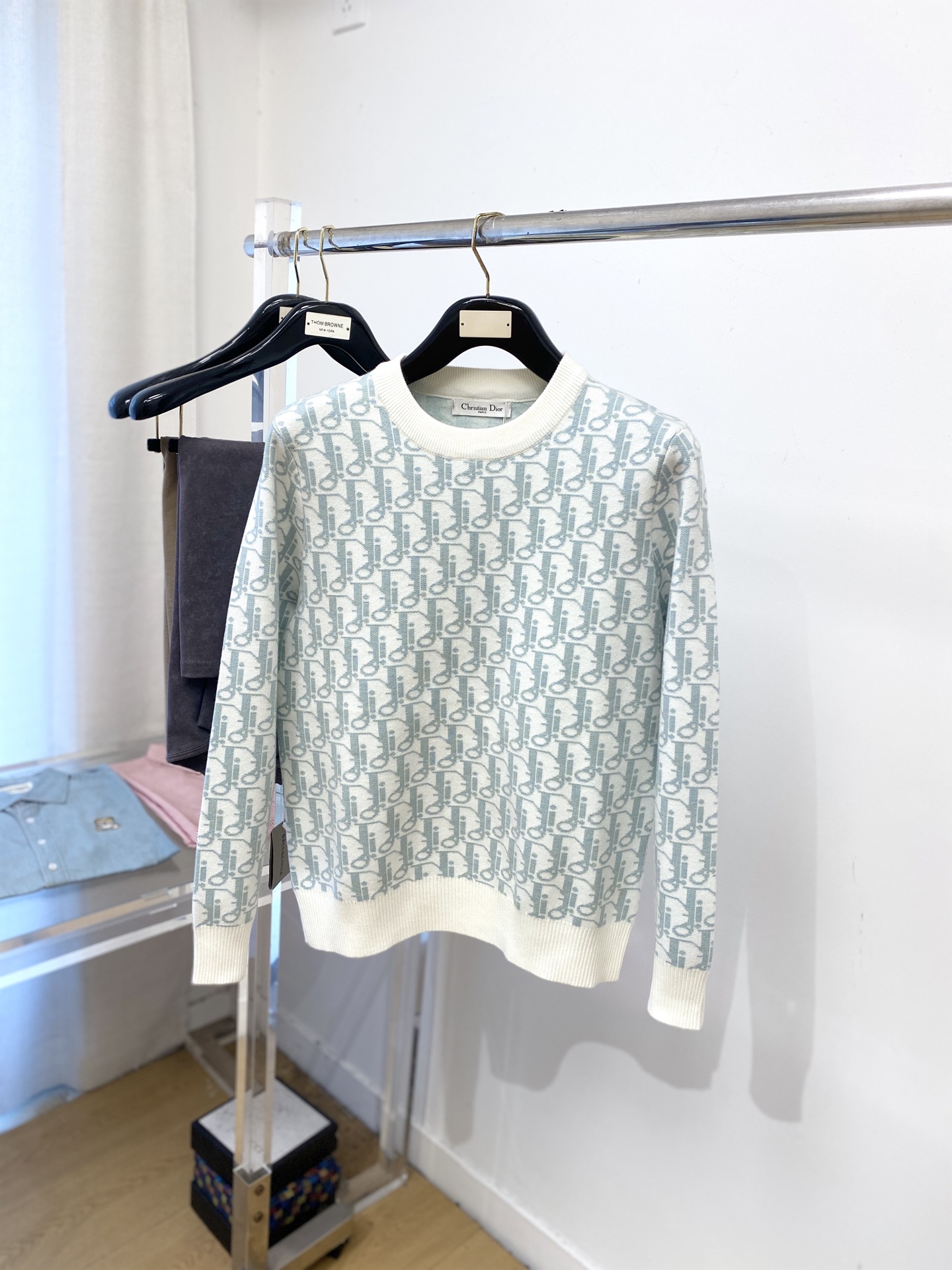 迪奥、2025新品羊毛衣 具有手感细腻柔软，可直接与肌肤接触，让暖心的纱线变化出细腻的质感，顶级工艺极具