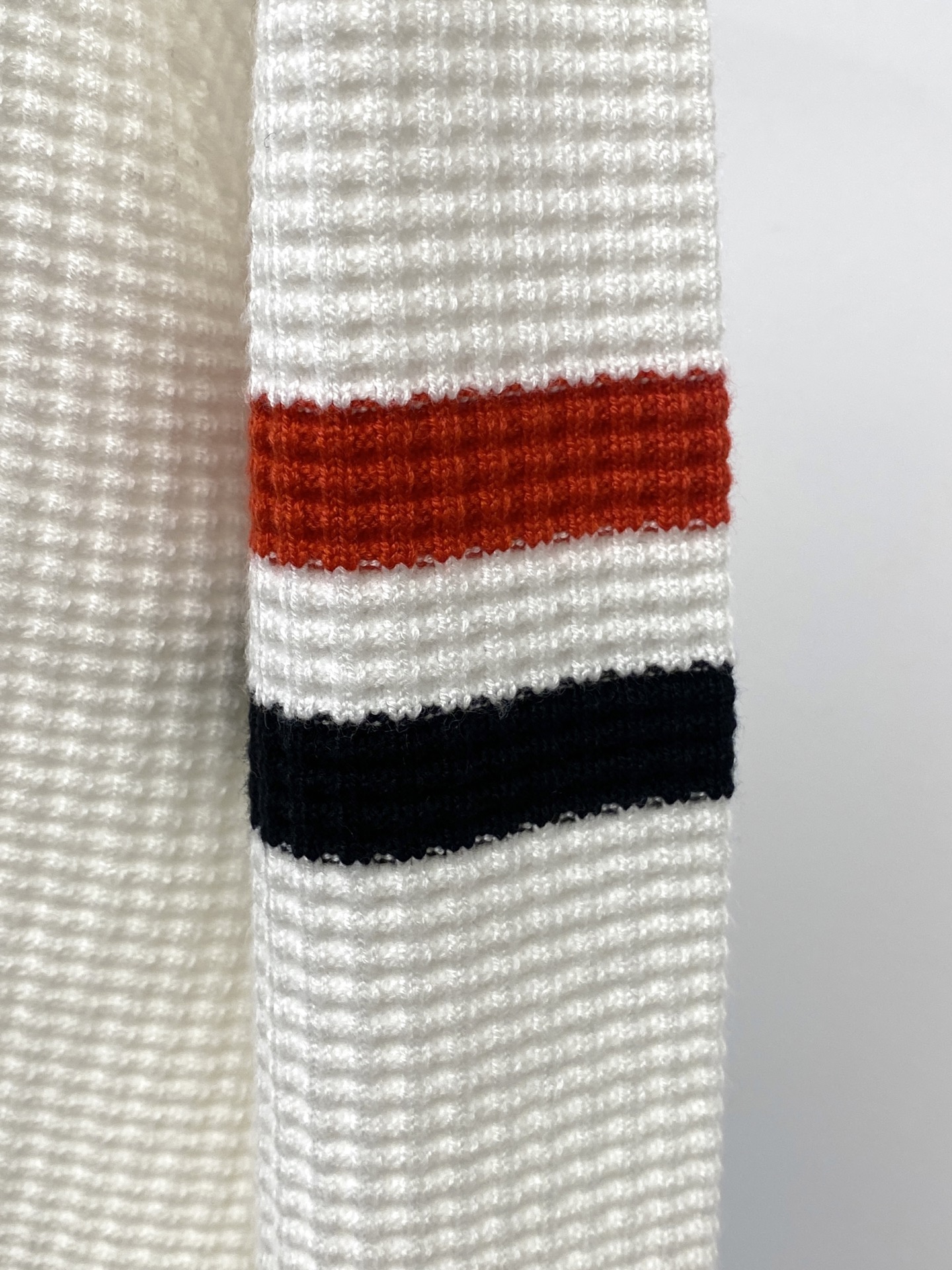 TB、2025新品羊毛衣 具有手感细腻柔软，可直接与肌肤接触，让暖心的纱线变化出细腻的质感，顶级工艺极具