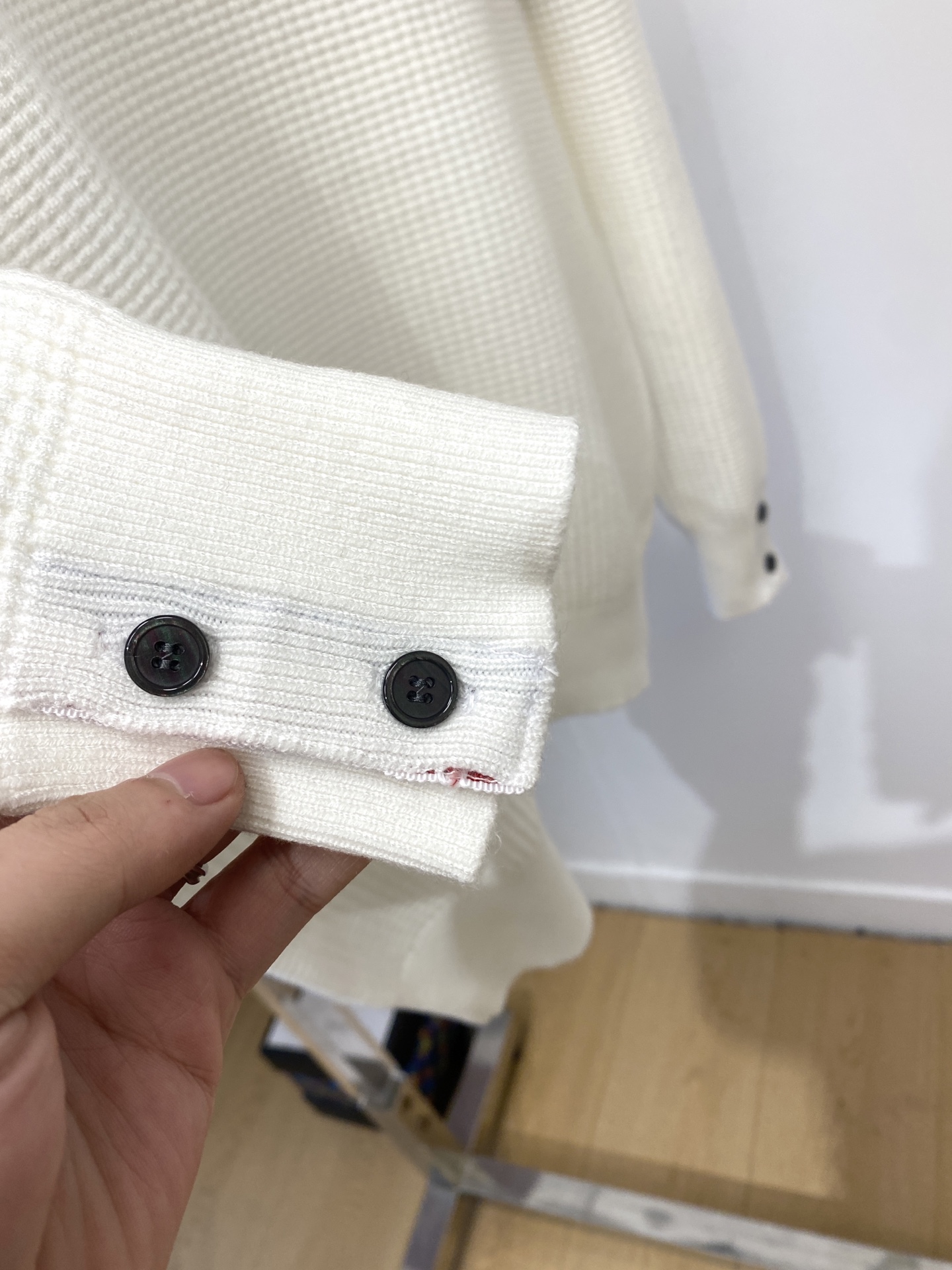 TB、2025新品羊毛衣 具有手感细腻柔软，可直接与肌肤接触，让暖心的纱线变化出细腻的质感，顶级工艺极具