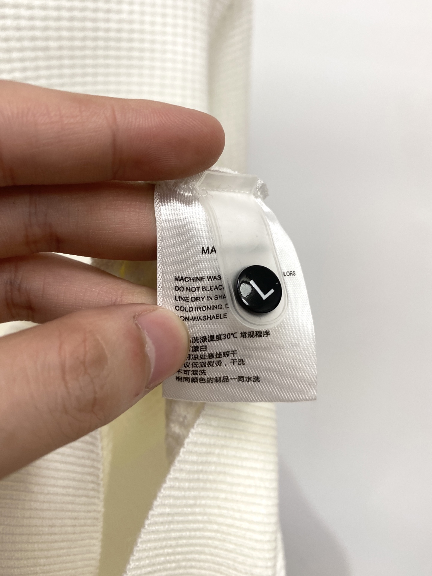 TB、2025新品羊毛衣 具有手感细腻柔软，可直接与肌肤接触，让暖心的纱线变化出细腻的质感，顶级工艺极具