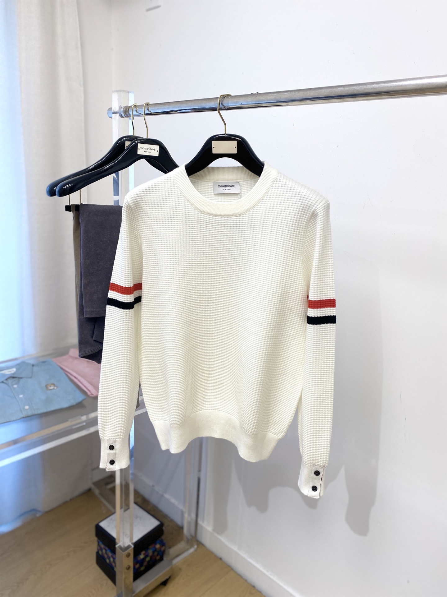 NO:567649,TB, 2025 new wool sweater has a delicate and soft feel, which can be directly contacted with the skin, allowing the warm yarn to change into a delicate texture. The top-notch craftsmanship is very distinctive and colorful, and the style is simple, elegant and exquisite. The three-dimensional tailoring design makes the entire sweater upper body full of youthful vitality and vitality. It is recommended to be a must-have for autumn and winter. Sizes M-3XL, sweaters, alexander wang19860909TB、2025新品羊毛衣 具有手感细腻柔软,可直接与肌肤接触,让暖心的纱线变化出细腻的质感,顶级工艺极具特色出彩,款式简约大方精美 立体剪裁的版型设计,让整款毛衣上身尽显青春活力和朝气,推荐款秋冬季穿搭必备.尺码M-3XL,,sweaters,alexander wang,Men's clothing