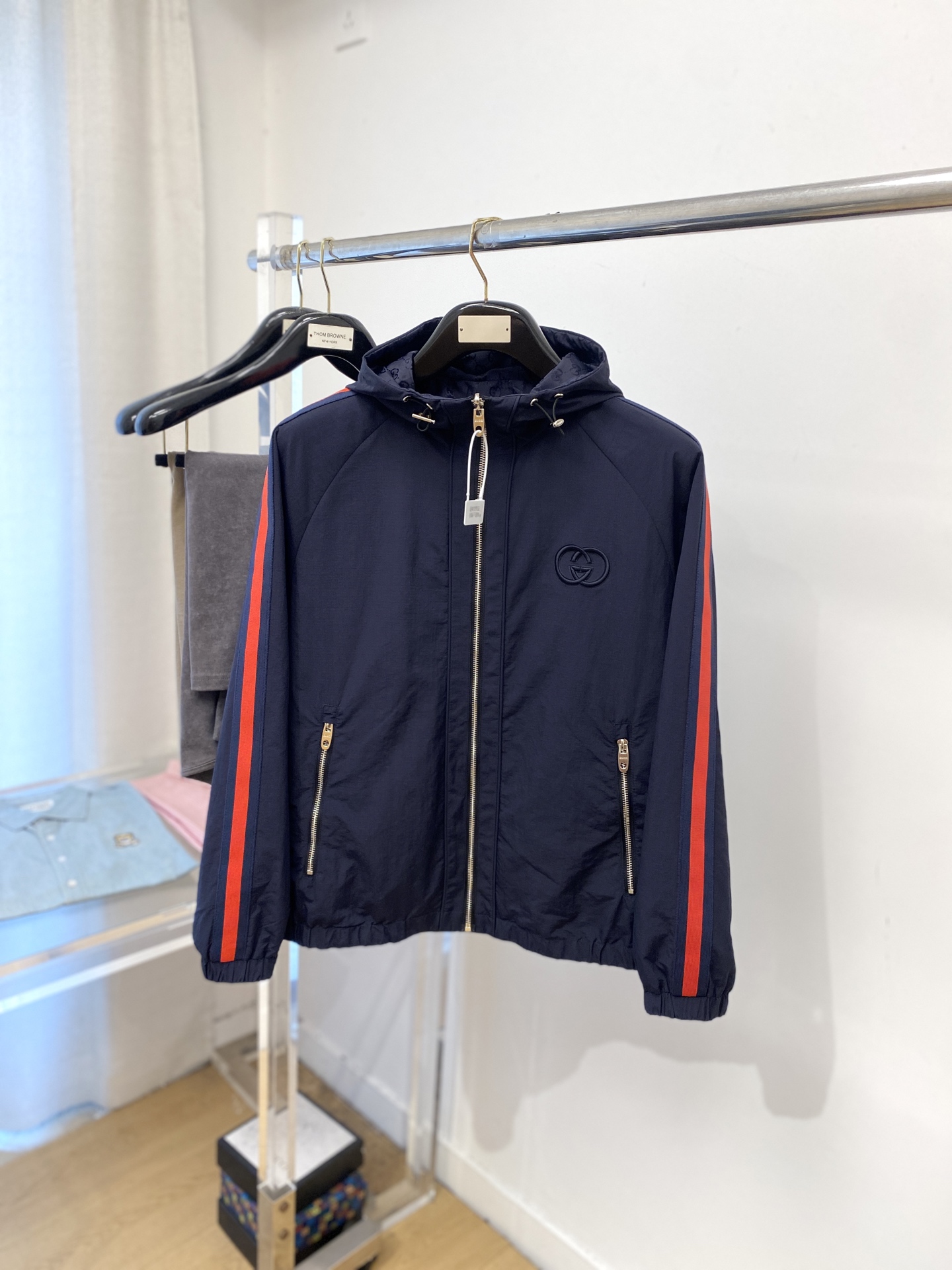 NO:567682,Gucci, 2025 new product, reversible jacket, fashionable and handsome, simple and versatile, exquisite embroidered letter logo on the chest, customized original fabric, not only stiff and maintain the trendy silhouette, but also comfortable to wear, the yarn is more delicate, size M-3XL,,jackets & coats,jackets & coats,alexander wang19860909古奇、2025新品双面穿夹克外套,时尚帅气,简约百搭款,胸前精致刺绣字母logo,定制原版面料,不仅挺括,保持潮流的廓形,又穿着舒适,纱织更细腻,码数M-3XL,,jackets & coats,jackets & coats,alexander wang,Men's clothing