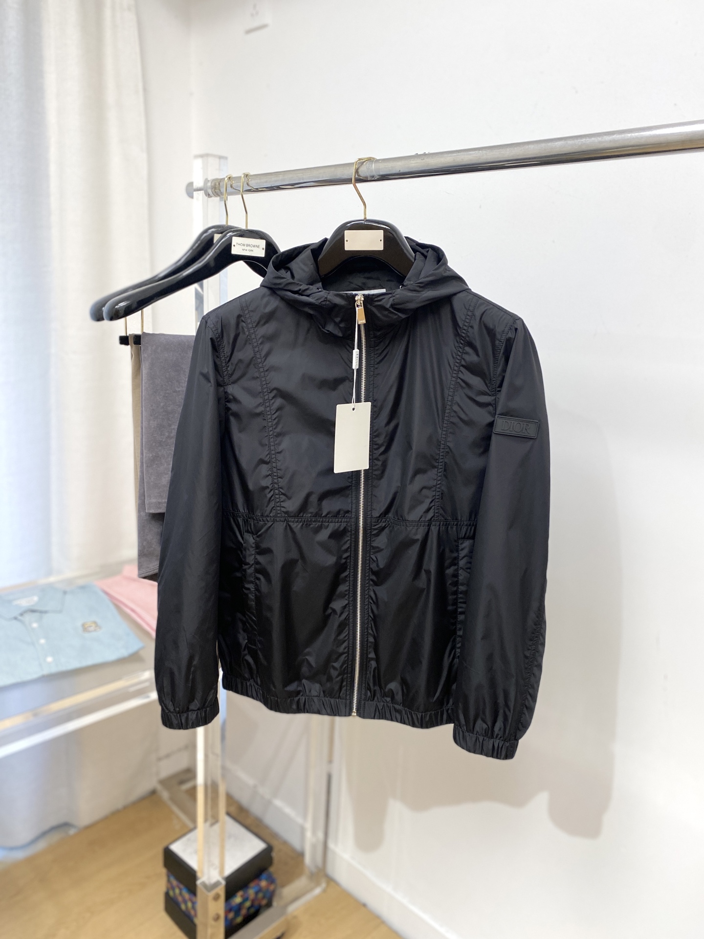 NO:567684,Dior, 2025 new jacket, fashionable and handsome, simple and versatile, embroidered cuffs with letter logo, customized original fabric, not only crisp and trendy silhouette, but also comfortable to wear, more delicate yarn weaving, size M-3XL,, dior, jackets & coats, jackets & coats, alexander wang19860909迪奥、2025新品夹克外套,时尚帅气,简约百搭款,袖口刺绣装饰字母logo,定制原版面料,不仅挺括,保持潮流的廓形,又穿着舒适,纱织更细腻,码数M-3XL,,dior,jackets & coats,jackets & coats,alexander wang,Men's clothing