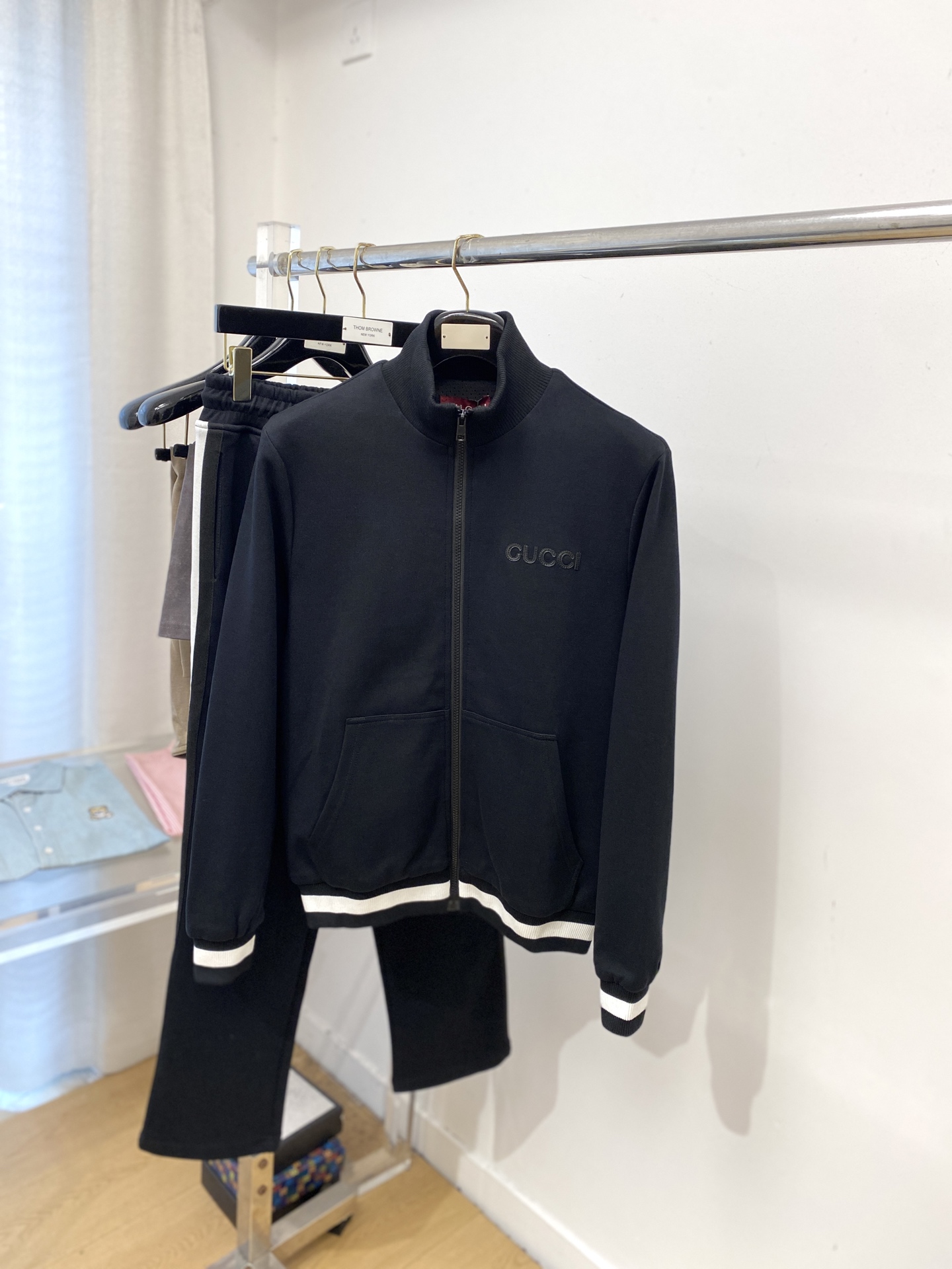 NO:569626,Gucci, the latest product in 2025, fashionable casual suit, made of top-quality original fabrics, comfortable to wear, very good hygroscopicity and breathability, and super high color fastness!  It looks great whether worn inside or outside. Size M-3XL,,alexander wang19860909古奇、2025最新品,时尚休闲套装,顶级原版面料打造,穿着舒适,吸湿性透气性都非常良好,色牢度超高！无论内搭还是外穿都非常出彩码数M-3XL,,alexander wang,Men's clothing