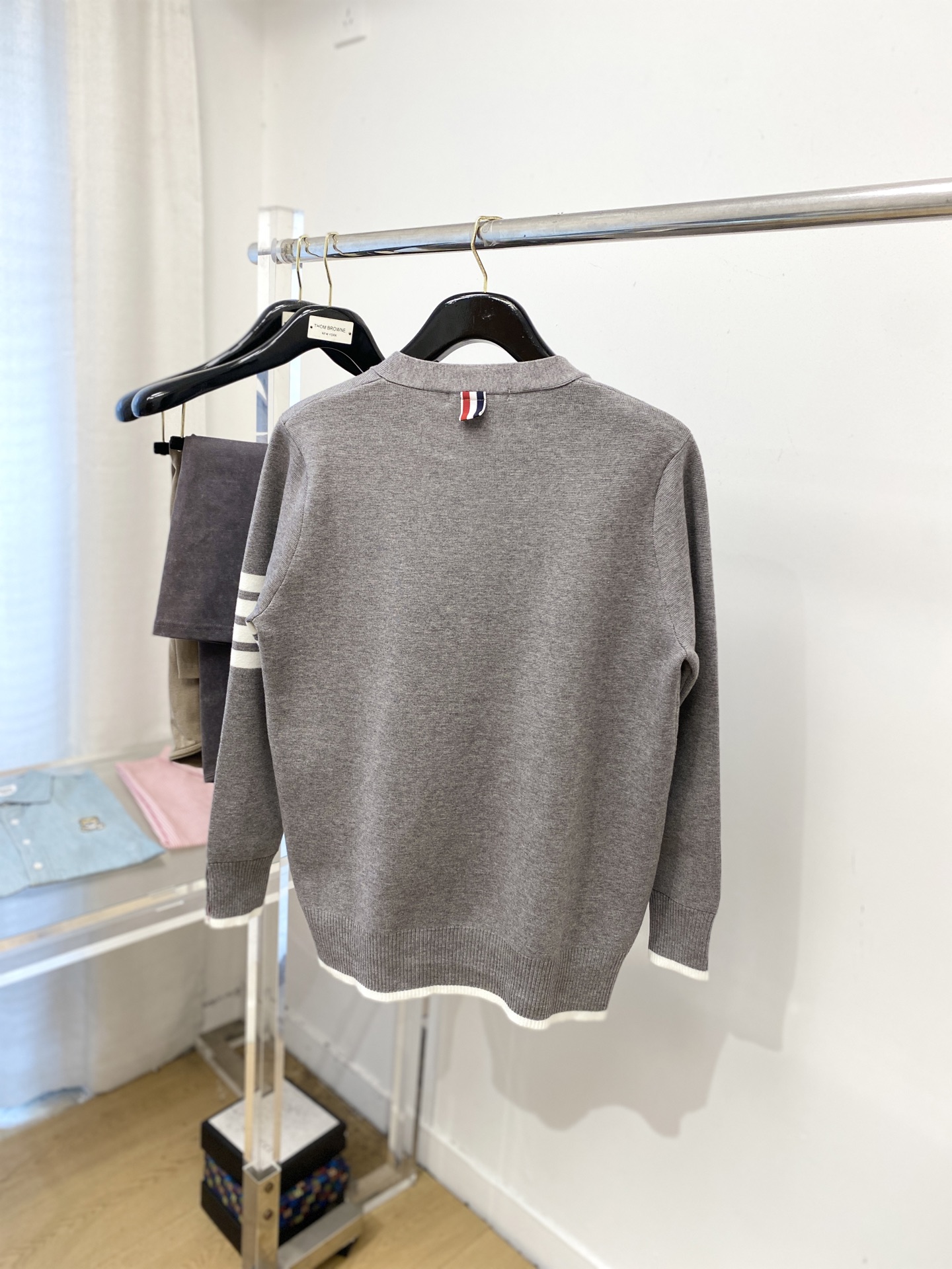 TB、2025新品开衫羊毛衣 具有手感细腻柔软，可直接与肌肤接触，让暖心的纱线变化出细腻的质感，顶级工艺