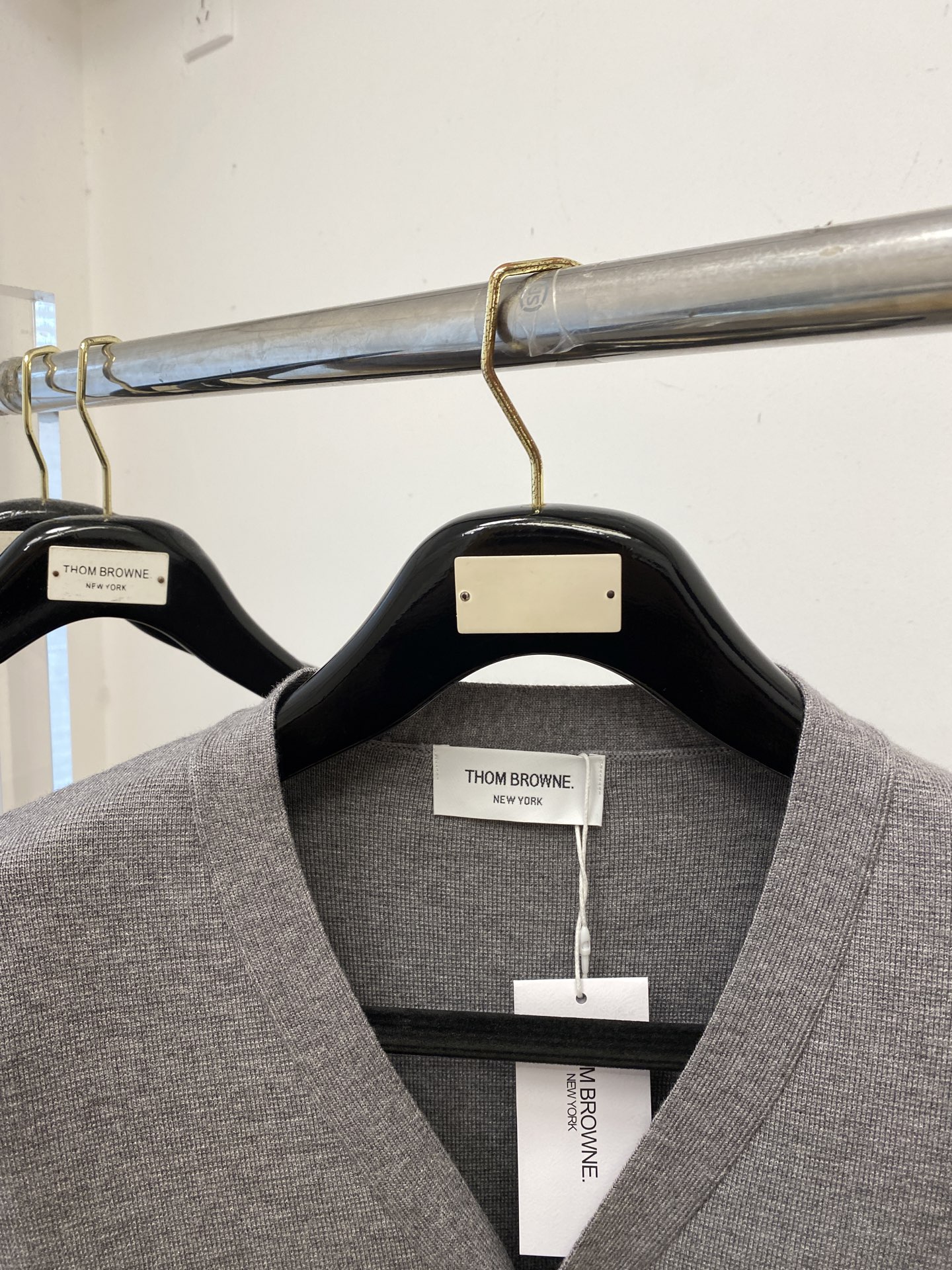 TB、2025新品开衫羊毛衣 具有手感细腻柔软，可直接与肌肤接触，让暖心的纱线变化出细腻的质感，顶级工艺