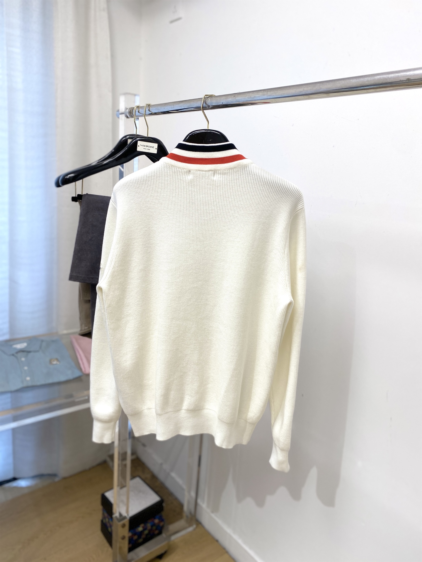 蒙口、2025新品羊毛衣外套 具有手感细腻柔软，可直接与肌肤接触，让暖心的纱线变化出细腻的质感，顶级工艺