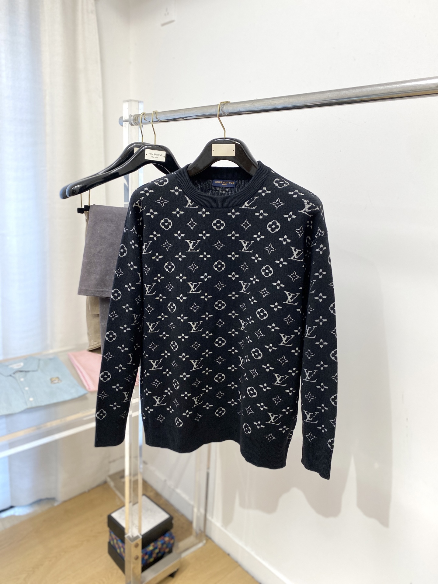 路易威登、2025新品羊毛衣 具有手感细腻柔软，可直接与肌肤接触，让暖心的纱线变化出细腻的质感，顶级工艺