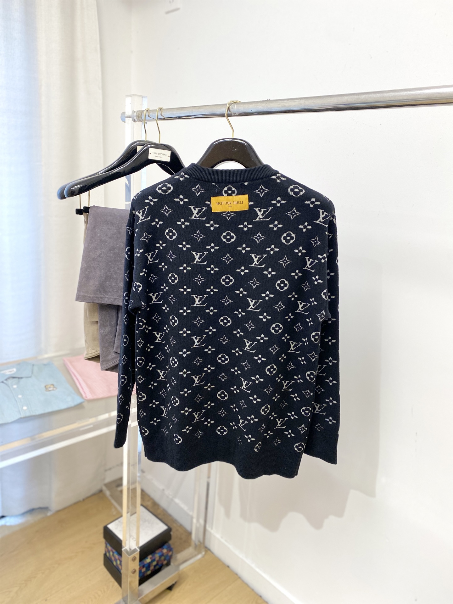 路易威登、2025新品羊毛衣 具有手感细腻柔软，可直接与肌肤接触，让暖心的纱线变化出细腻的质感，顶级工艺