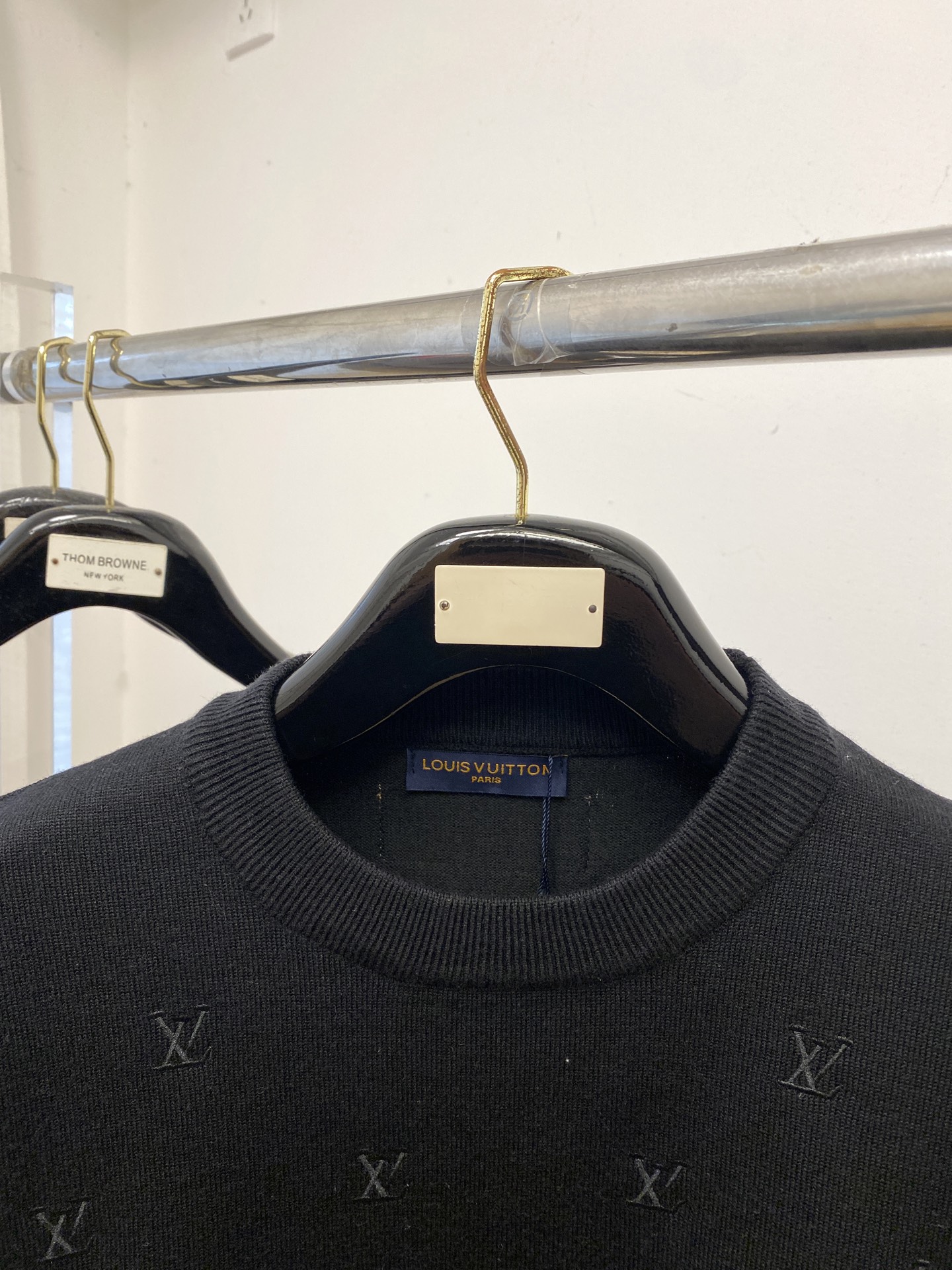 路易威登、2025新品羊毛衣 具有手感细腻柔软，可直接与肌肤接触，让暖心的纱线变化出细腻的质感，顶级工艺