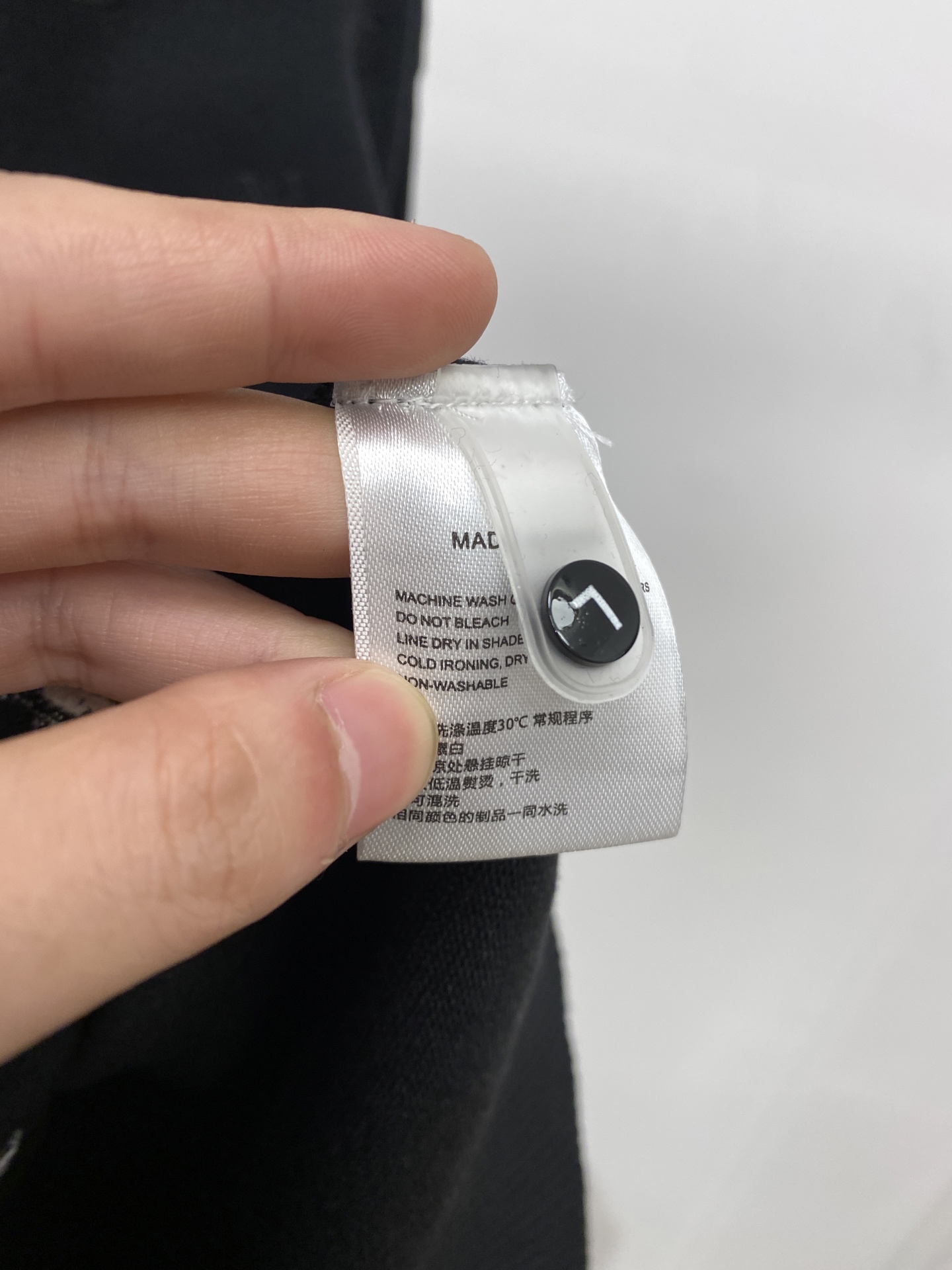 路易威登、2025新品羊毛衣 具有手感细腻柔软，可直接与肌肤接触，让暖心的纱线变化出细腻的质感，顶级工艺