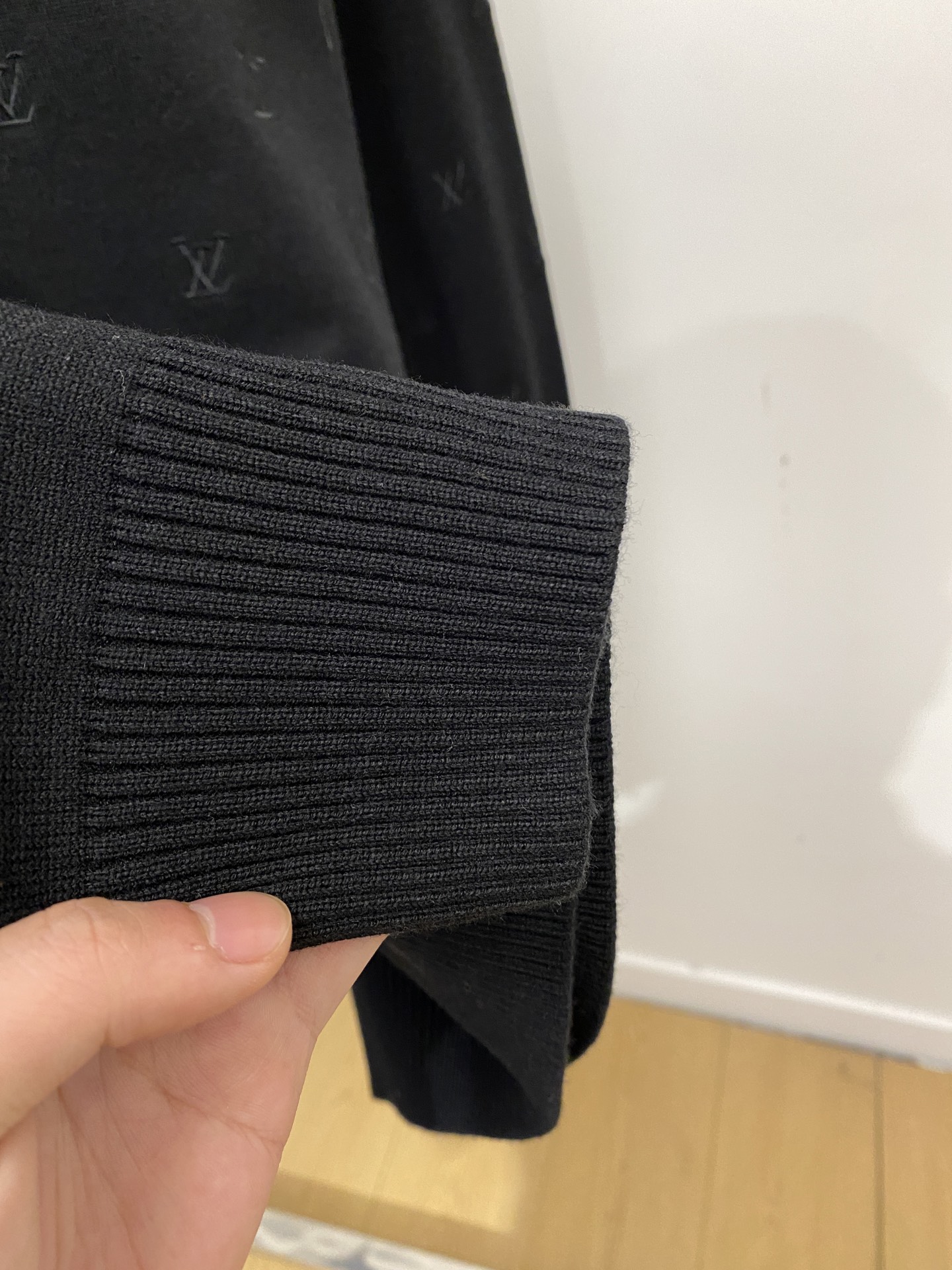 路易威登、2025新品羊毛衣 具有手感细腻柔软，可直接与肌肤接触，让暖心的纱线变化出细腻的质感，顶级工艺