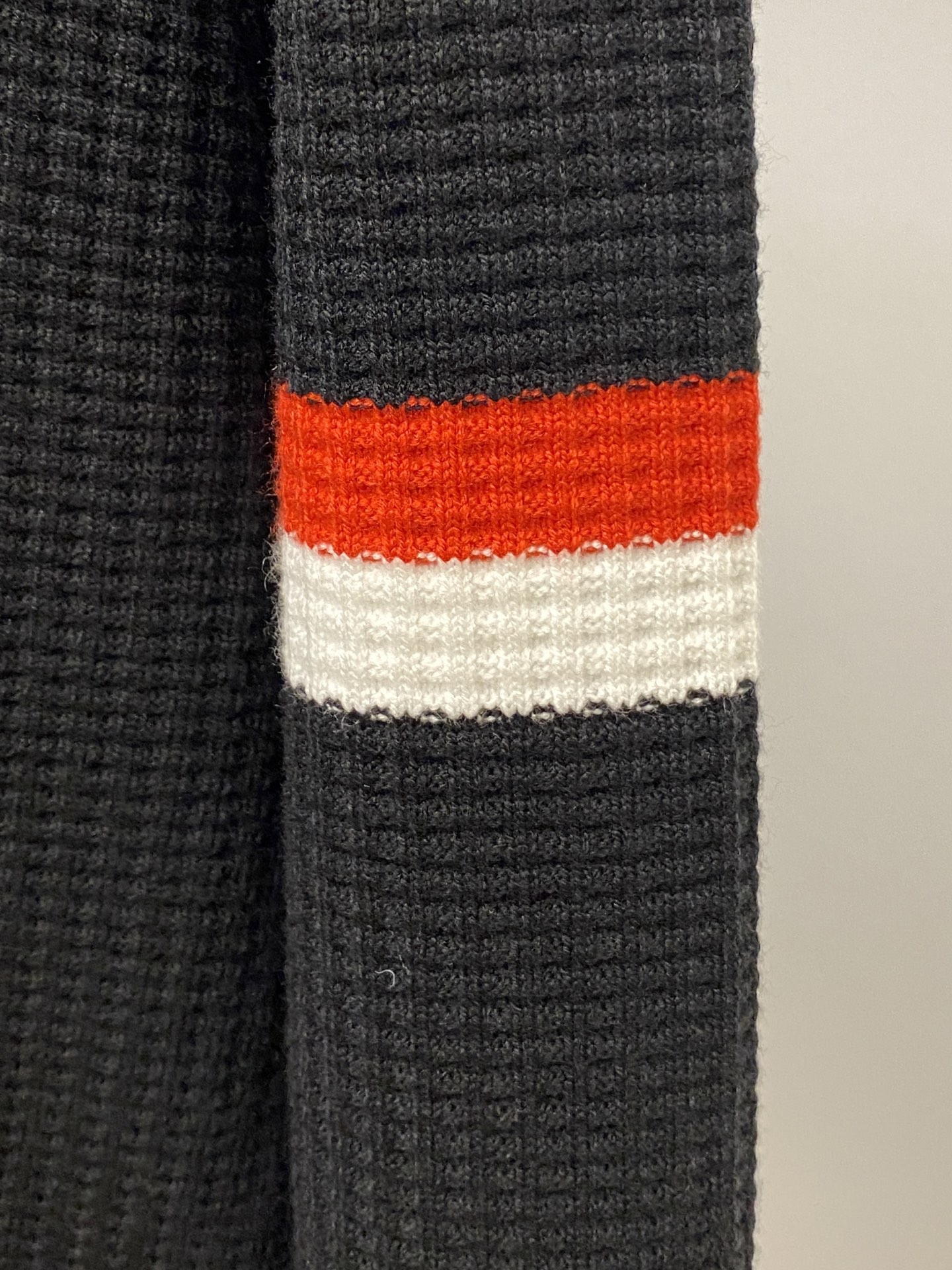 TB、2025新品羊毛衣 具有手感细腻柔软，可直接与肌肤接触，让暖心的纱线变化出细腻的质感，顶级工艺极具